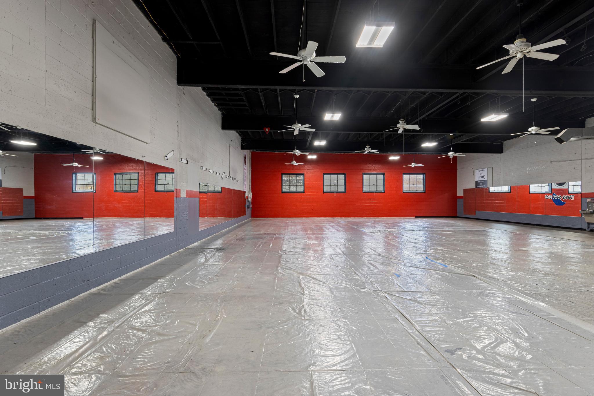SAINT ALBANS - Commercial Sale