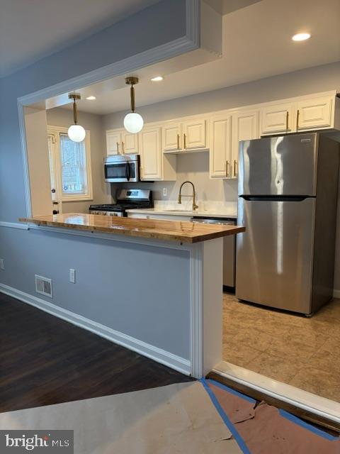 WEST HILLS - Residential