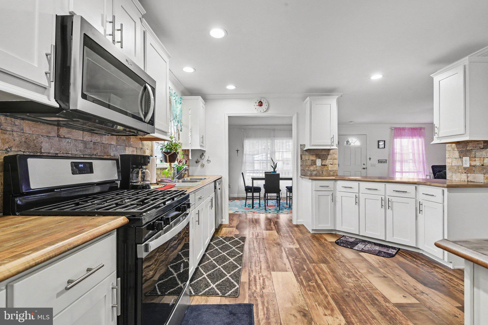 NORTHVIEW MANOR - Residential