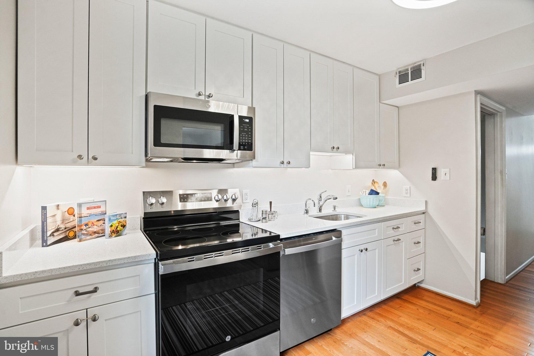 ROCKSHIRE TOWNHOMES - Residential