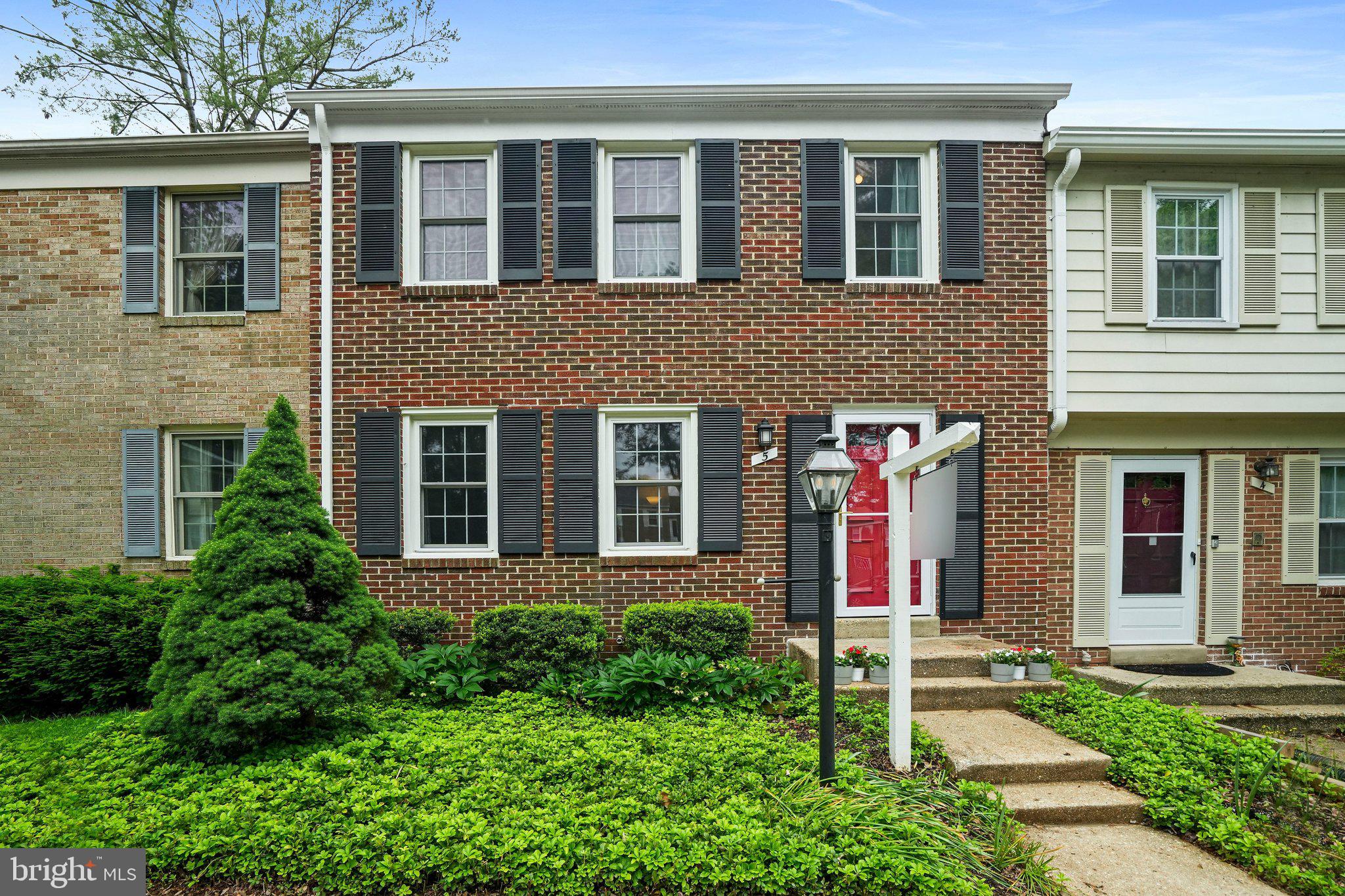 ROCKSHIRE TOWNHOMES - Residential