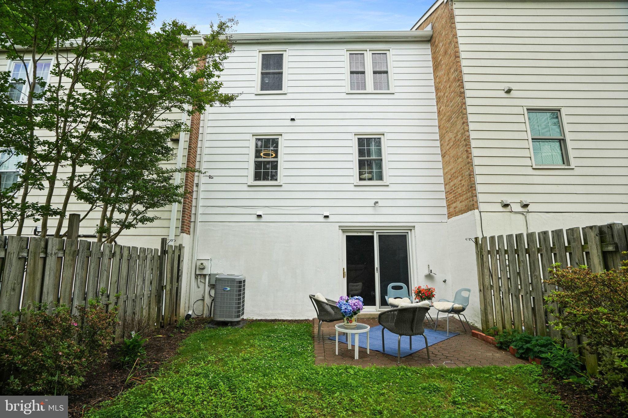 ROCKSHIRE TOWNHOMES - Residential