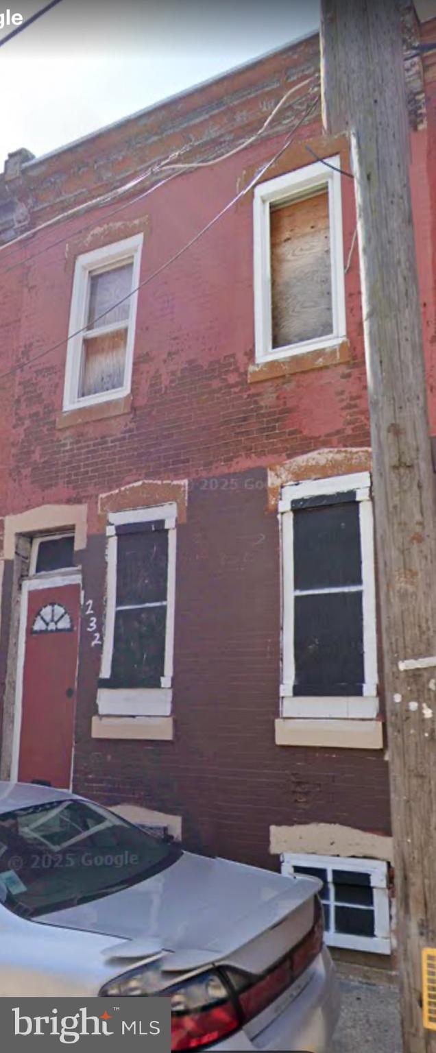 Great investment property! Property needs a complete renovation.  Property has a new roof and electrical service.