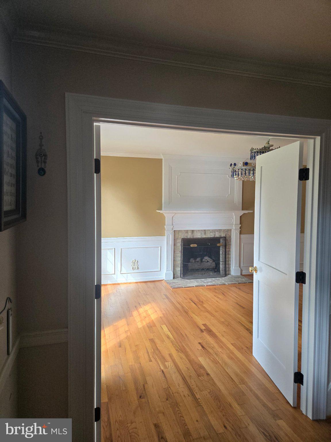Gorgeous Main-Level Suite for Rent – All Utilities Included!

Spacious and beautifully updated main-level suite featuring a private living room, full bedroom, and a large walk-in closet. Enjoy direct access to the backyard and a private deck right from your bedroom, along with a stunning gas fireplace for added comfort.

Freshly painted with refinished hardwood floors, this suite offers both style and convenience. Rent includes all utilities, plus access to shared common areas such as the kitchen, backyard, and washer/dryer.

Perfect for someone seeking comfort, privacy, and convenience in a well-maintained home.