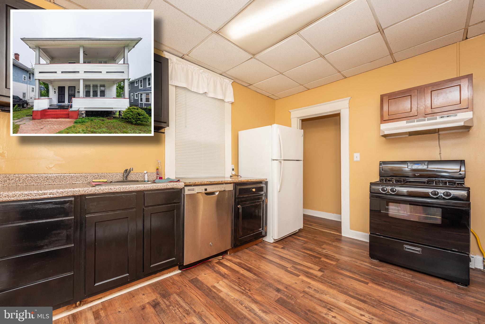 TURN KEY INVESTMENT OPPORTUNITY! LEGALLY ZONED 2 UNIT PROPERTY WITH OVER 2,400 SQ. FT. OF LIVING SPACE! Two 2 bedroom 1 bath units featuring hardwood floors, spacious living rooms, separate dining rooms, large bedrooms, central air in both units, full unfinished basement for storage, spacious fenced rear yard, and large covered front porches.