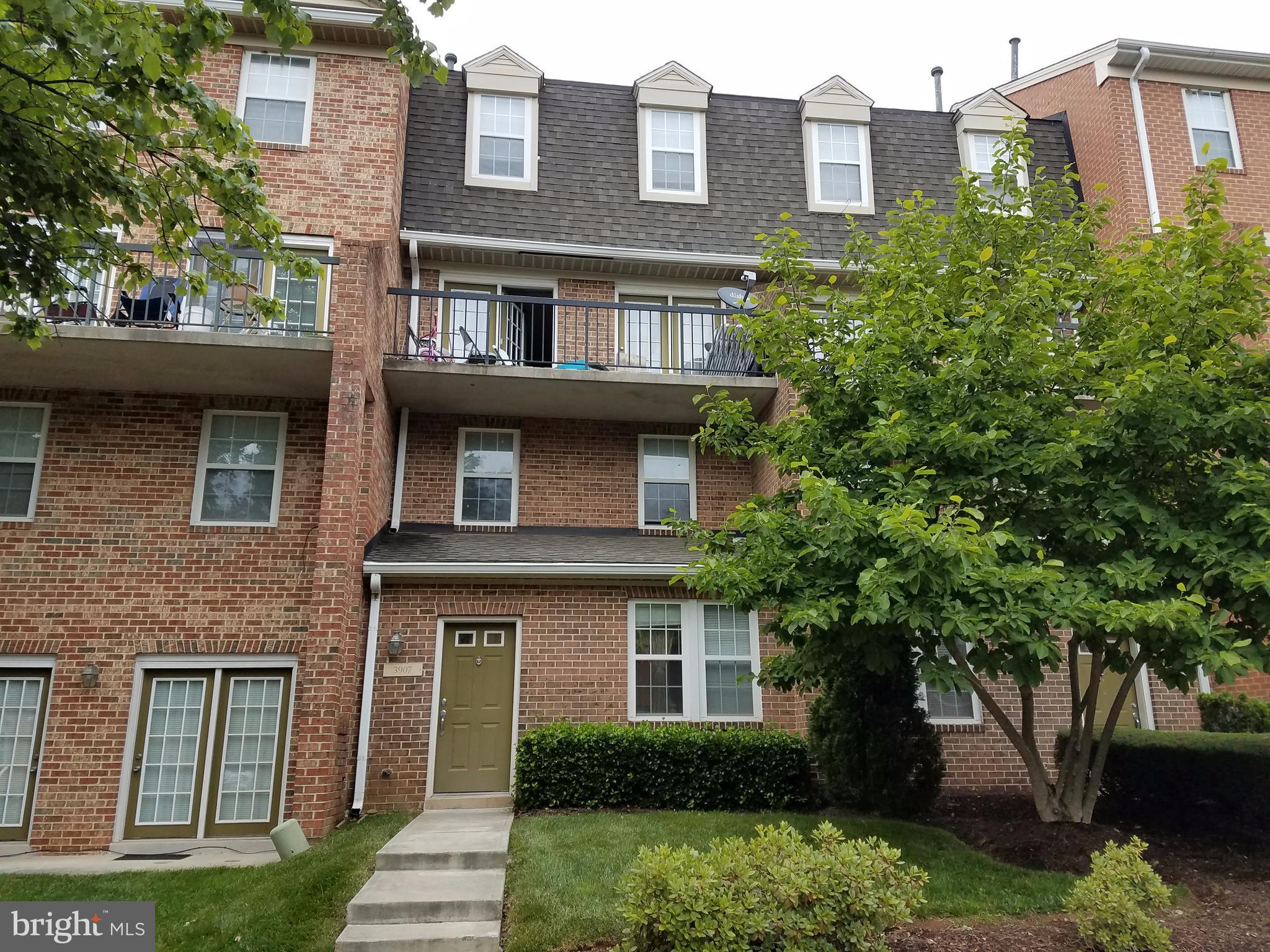Location!!, Rarely available beautiful townhouse condo at Montgomery Chase, spacious open floor plan provides 3 bedrooms, 2 & half baths & large dining-living room combo, beautifully updated hardwood floors at all levels including all three bedrooms, one of the largest units in the neighborhood. very convenient community location to major daily commuter routes & shopping mall. Open 1 to 4 on 6/24.