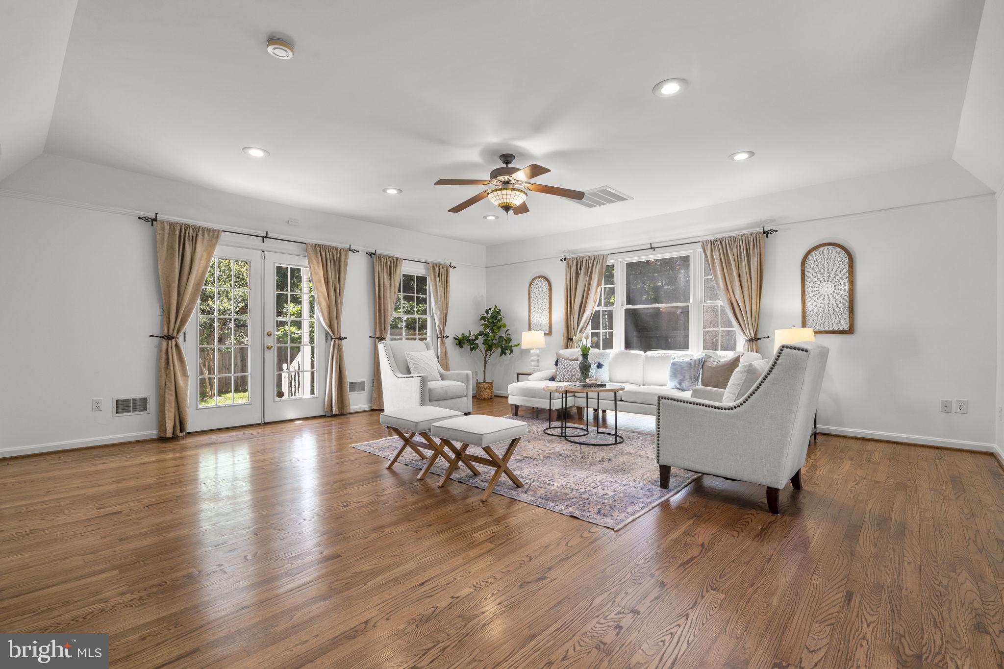 WOODSIDE PARK - Residential