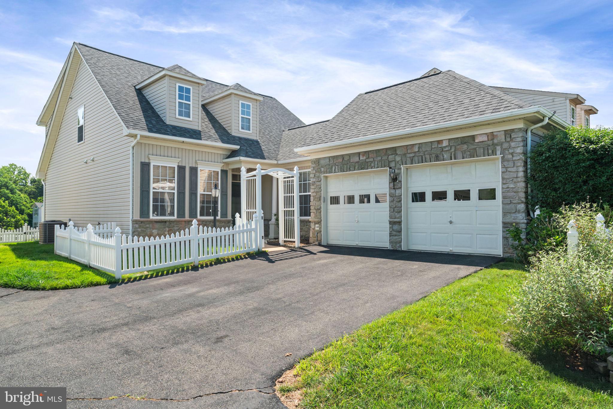 BLOOMS CROSSING - Residential