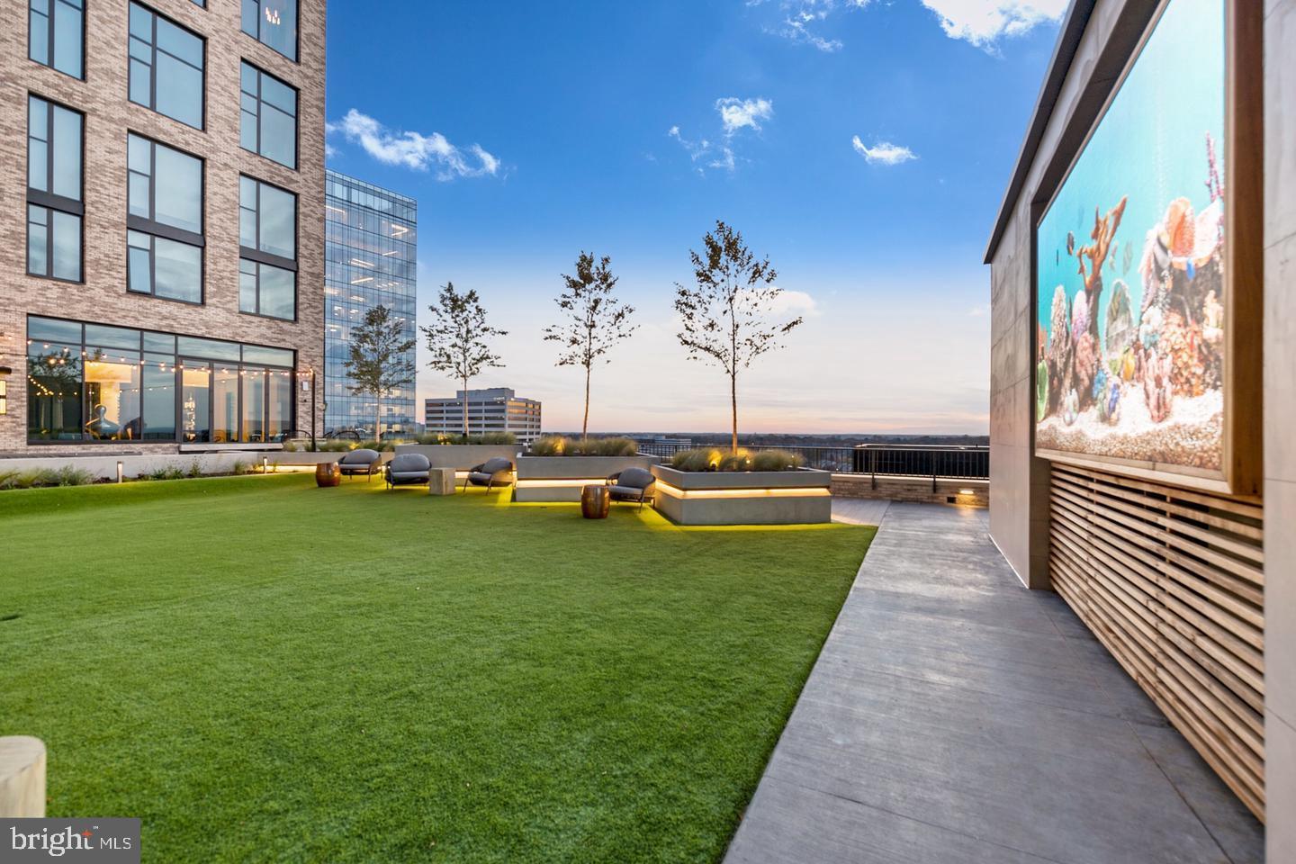 THE BORO TYSONS - Residential