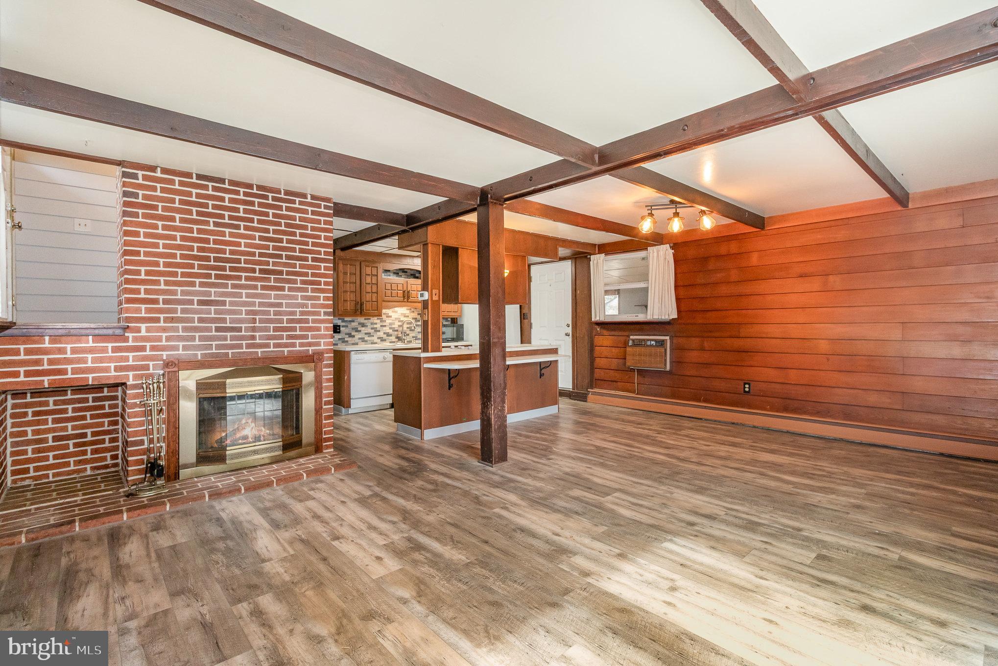 COLONIAL CREST - Residential