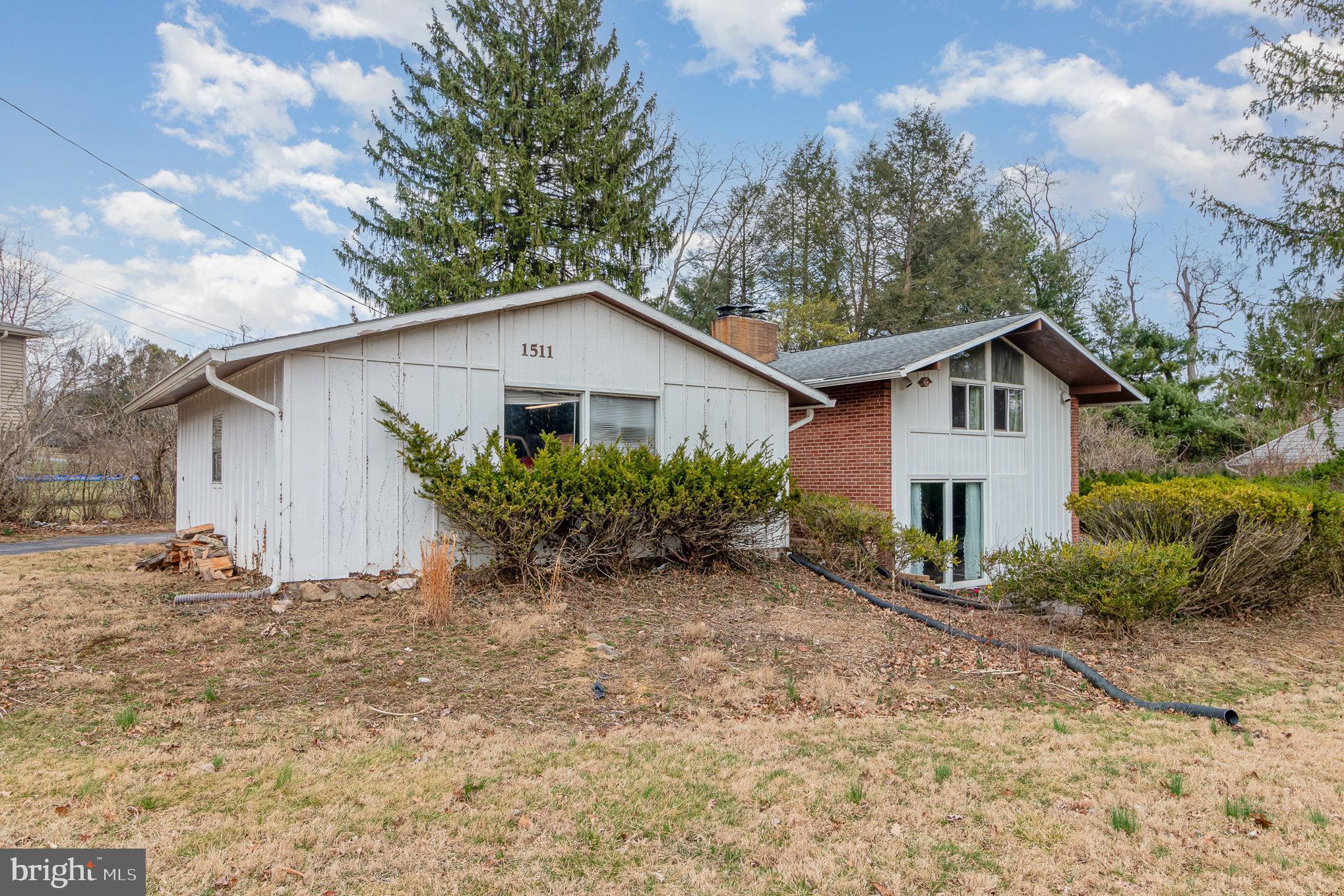 COLONIAL CREST - Residential