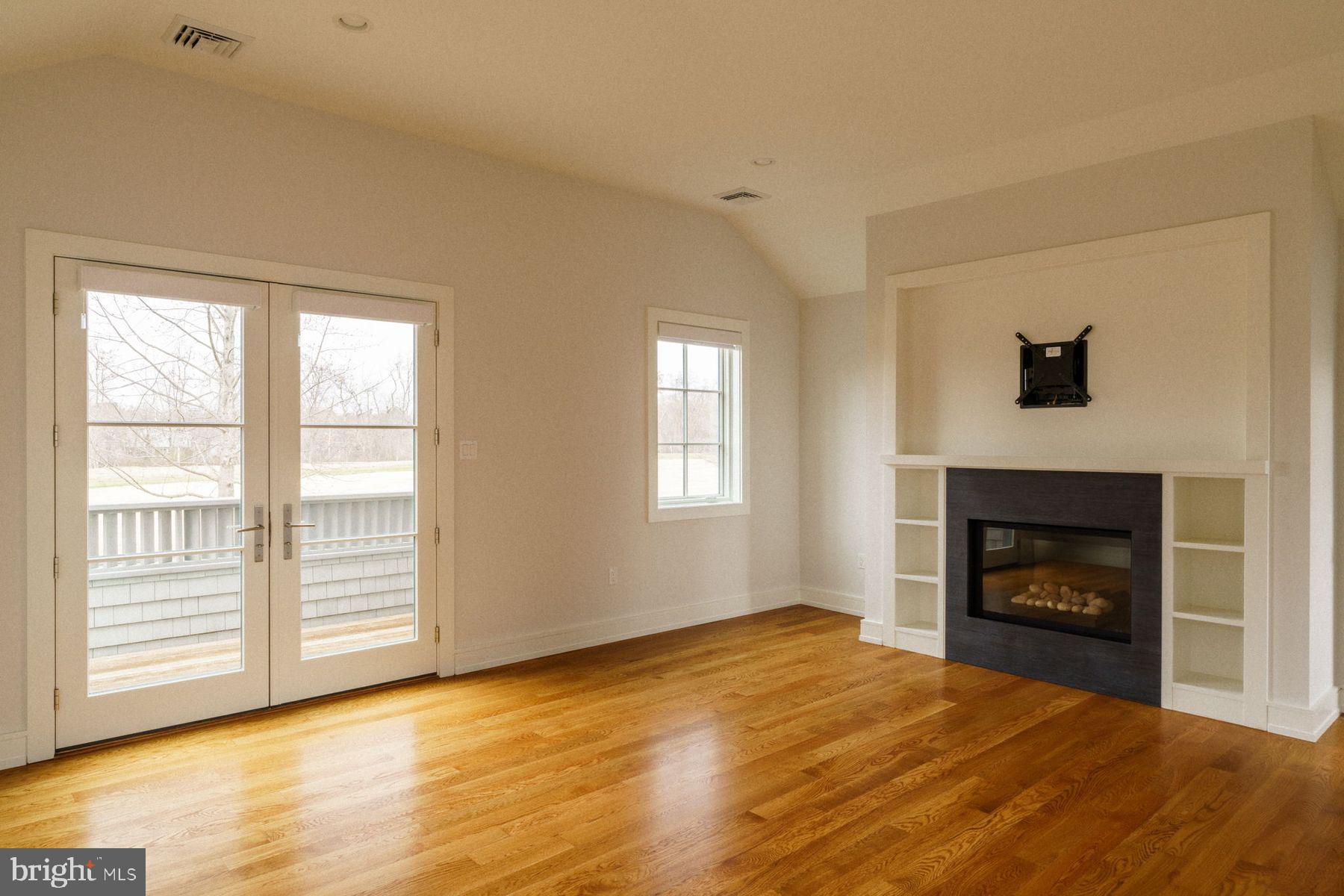 CHESTNUT HILL - Residential