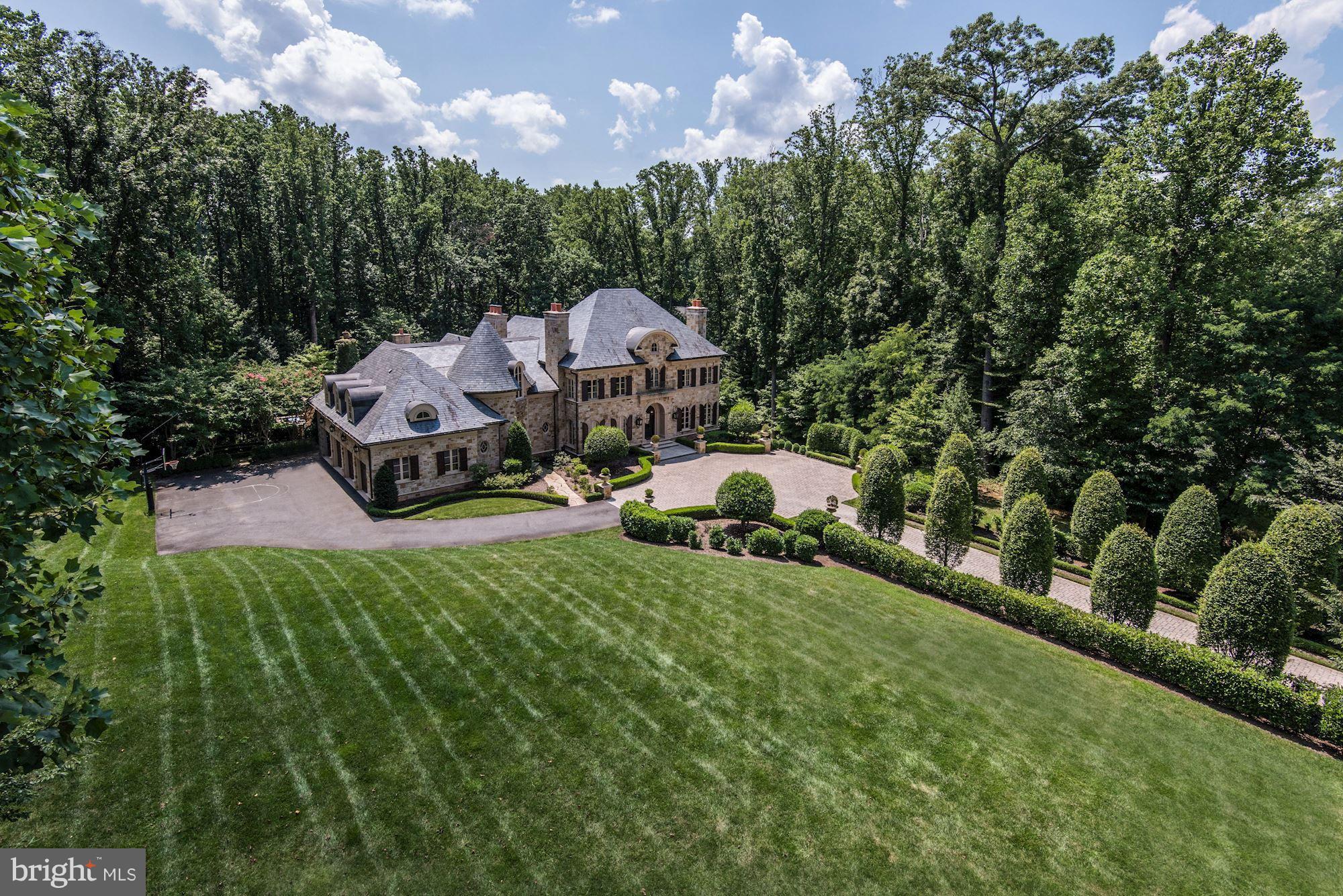 Located in the highly sought-after Reserve, this custom estate features a spectacular & private setting on over 1 1/3 acres with expansive public rooms, chef's kitchen featuring a Lacanche range, luxurious master suite, all bedrooms with en suite baths, walkout lower level with a recreation room, pub room, wine cellar, home theater, & gym. Backyard features a pool, pool pavilion, spa, & more.
