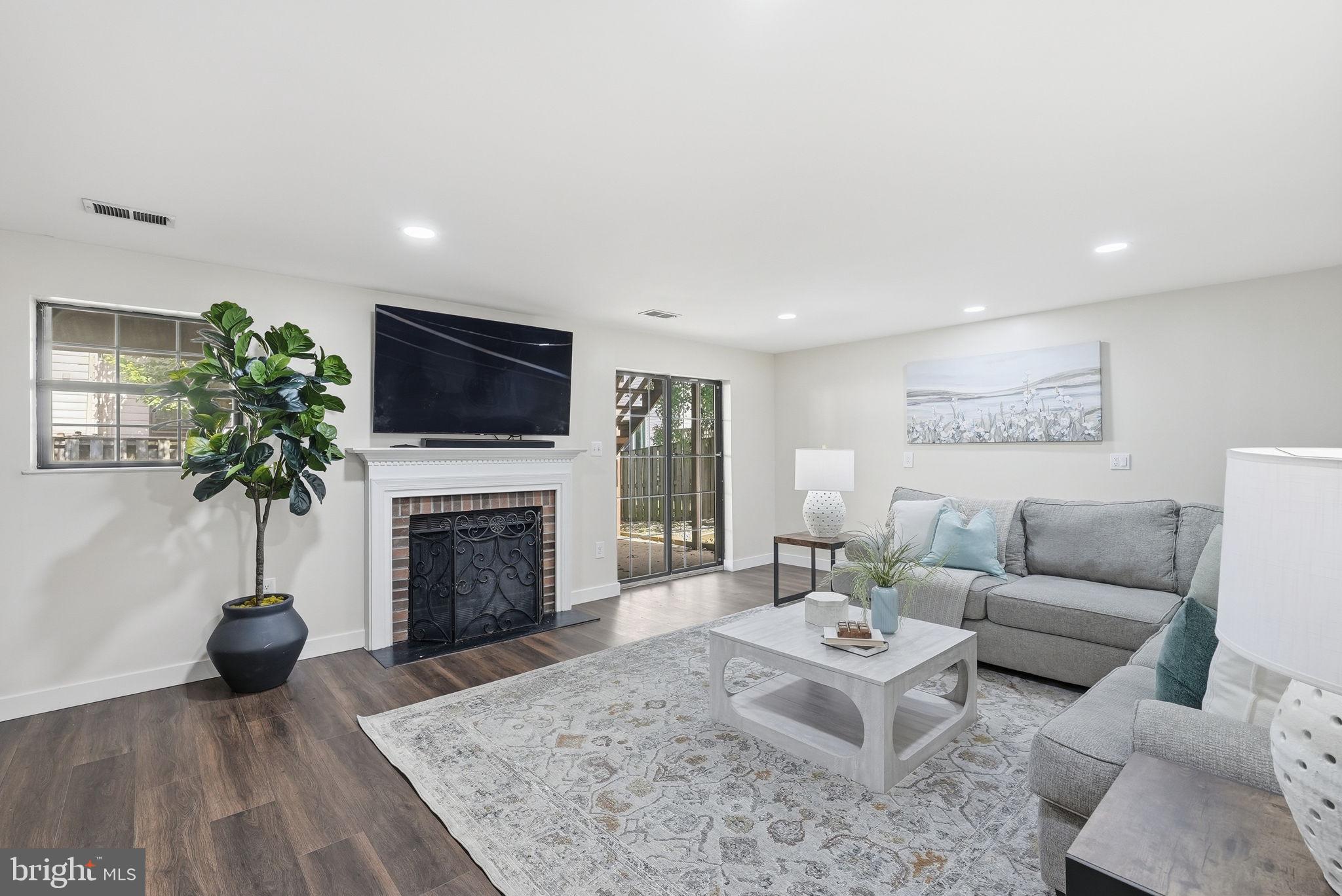 BURKE CENTRE - Residential