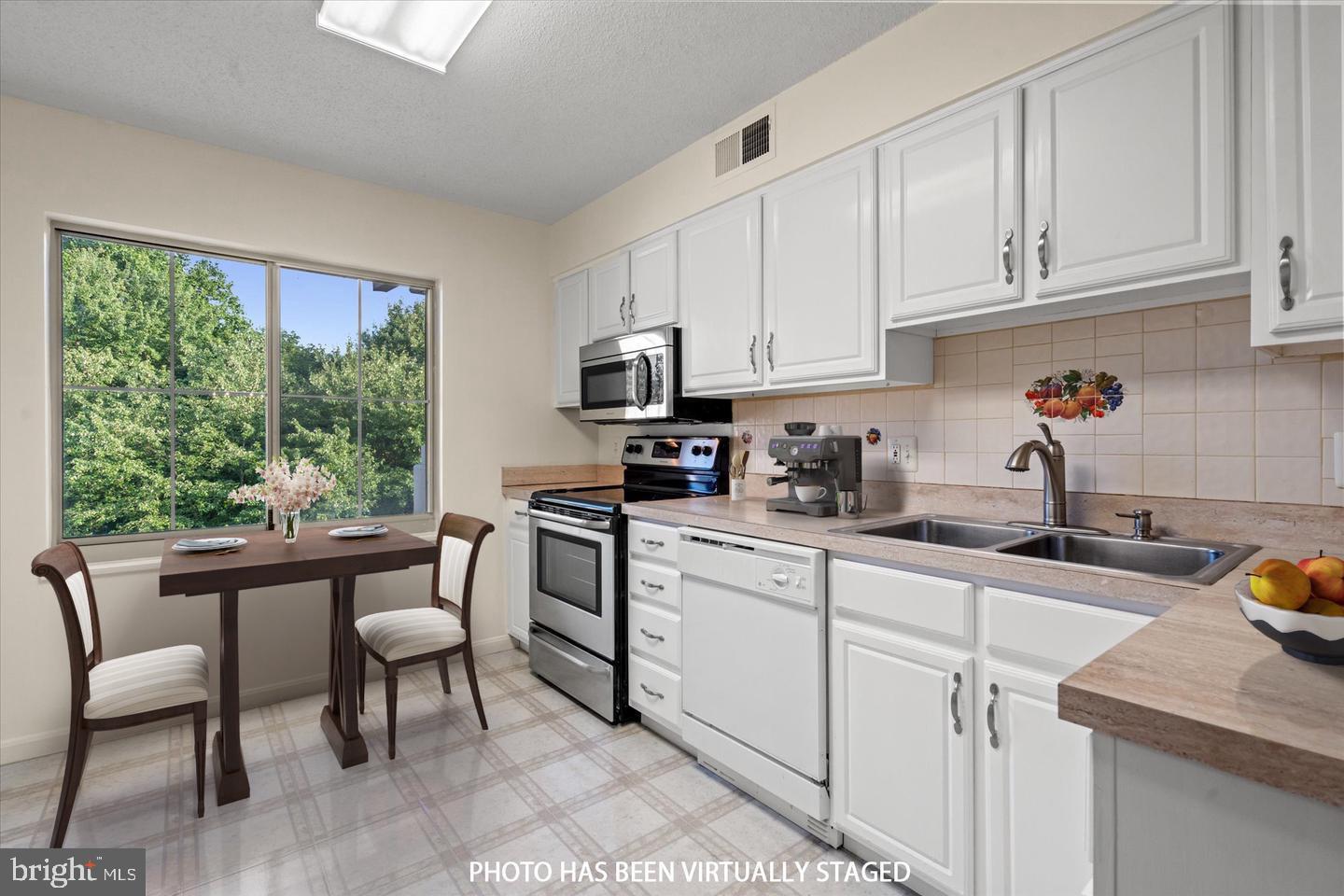LEISURE WORLD - Residential