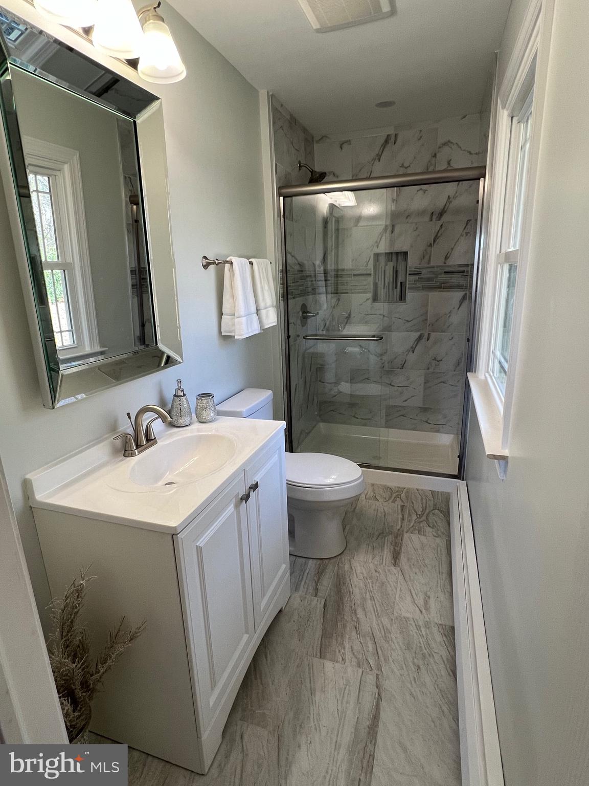 ROUND ACRES - Residential