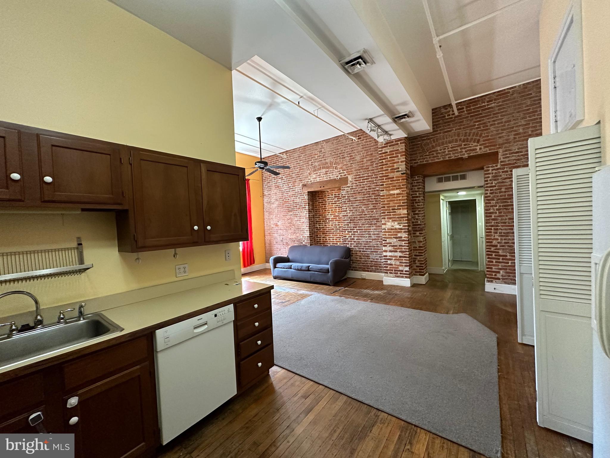 LANCASTER - Residential