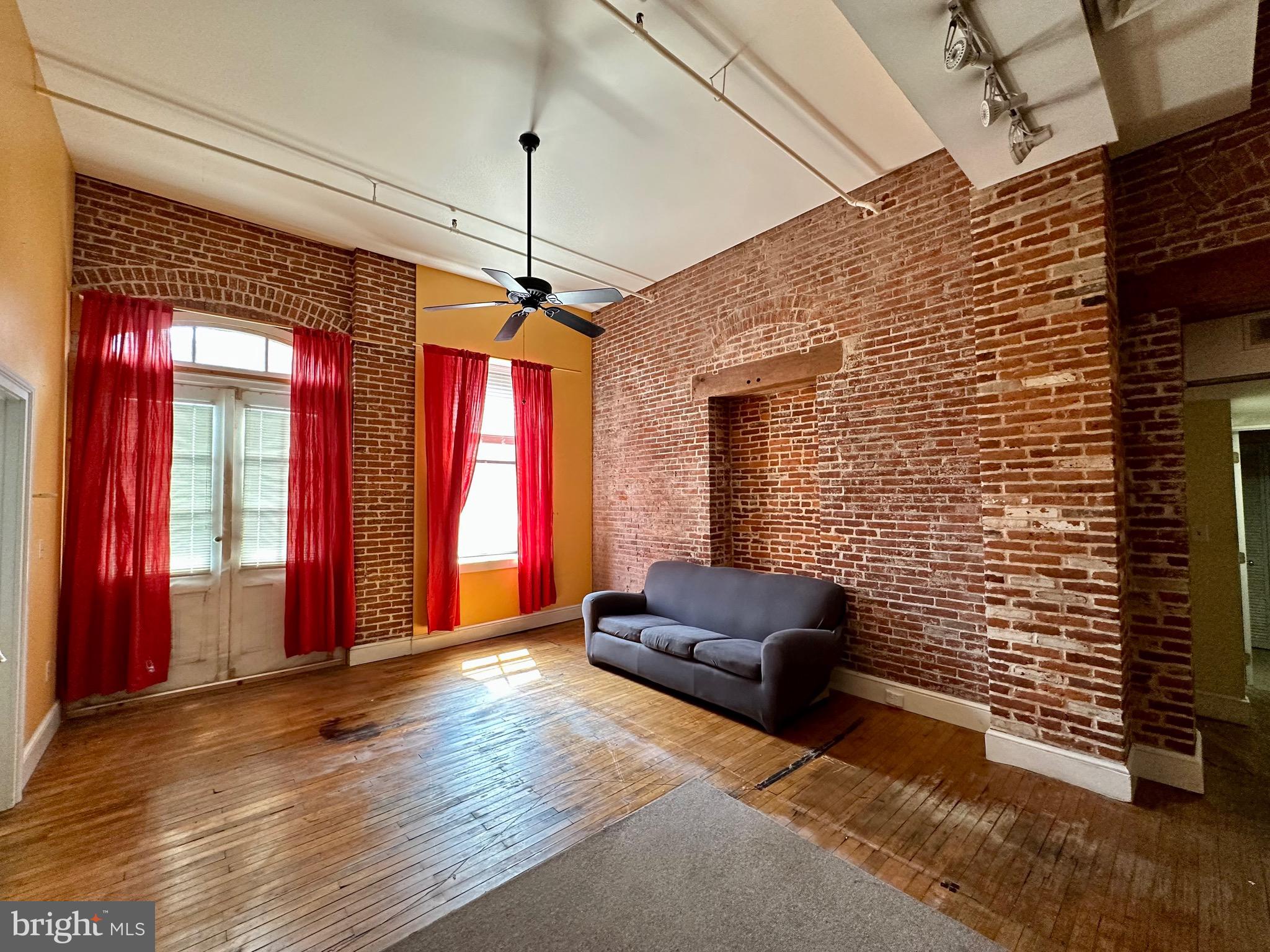 LANCASTER - Residential
