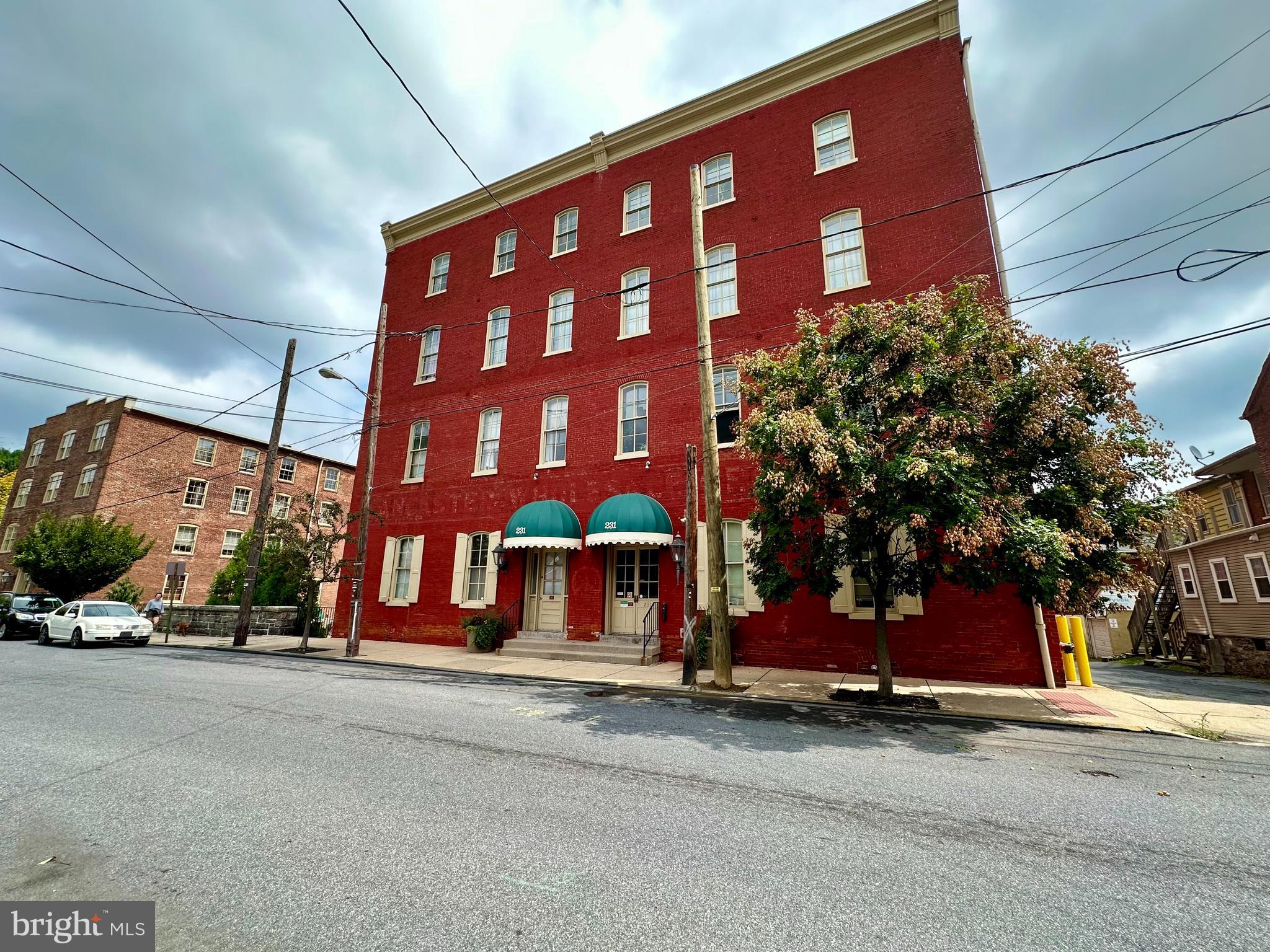 LANCASTER - Residential