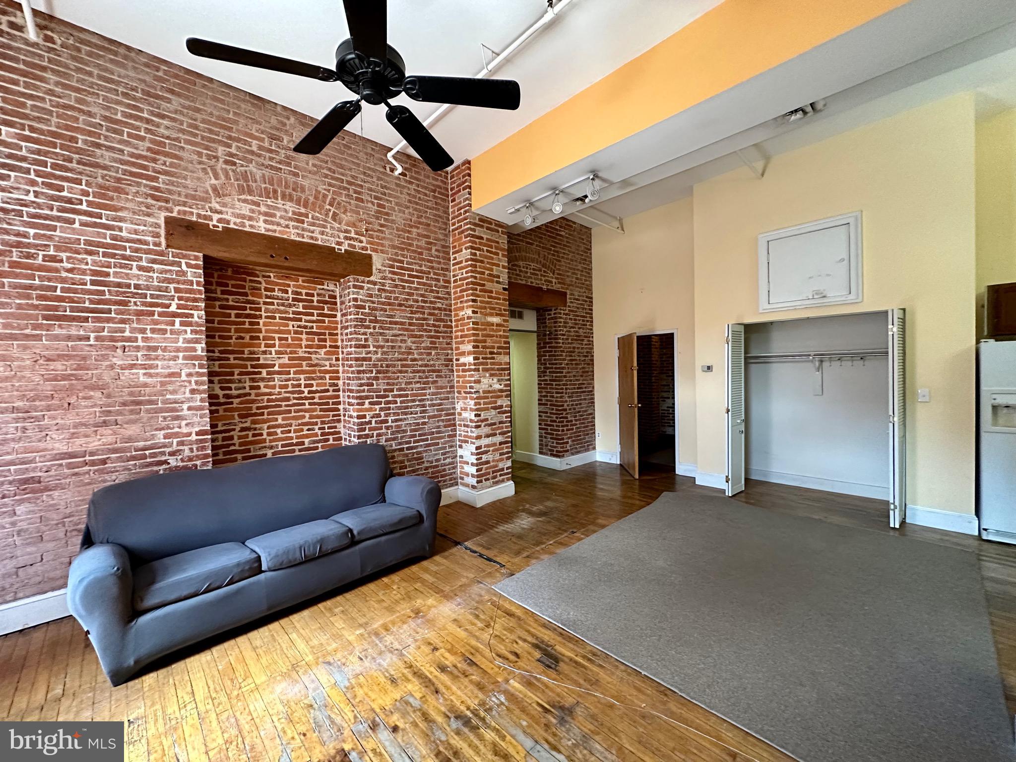 LANCASTER - Residential