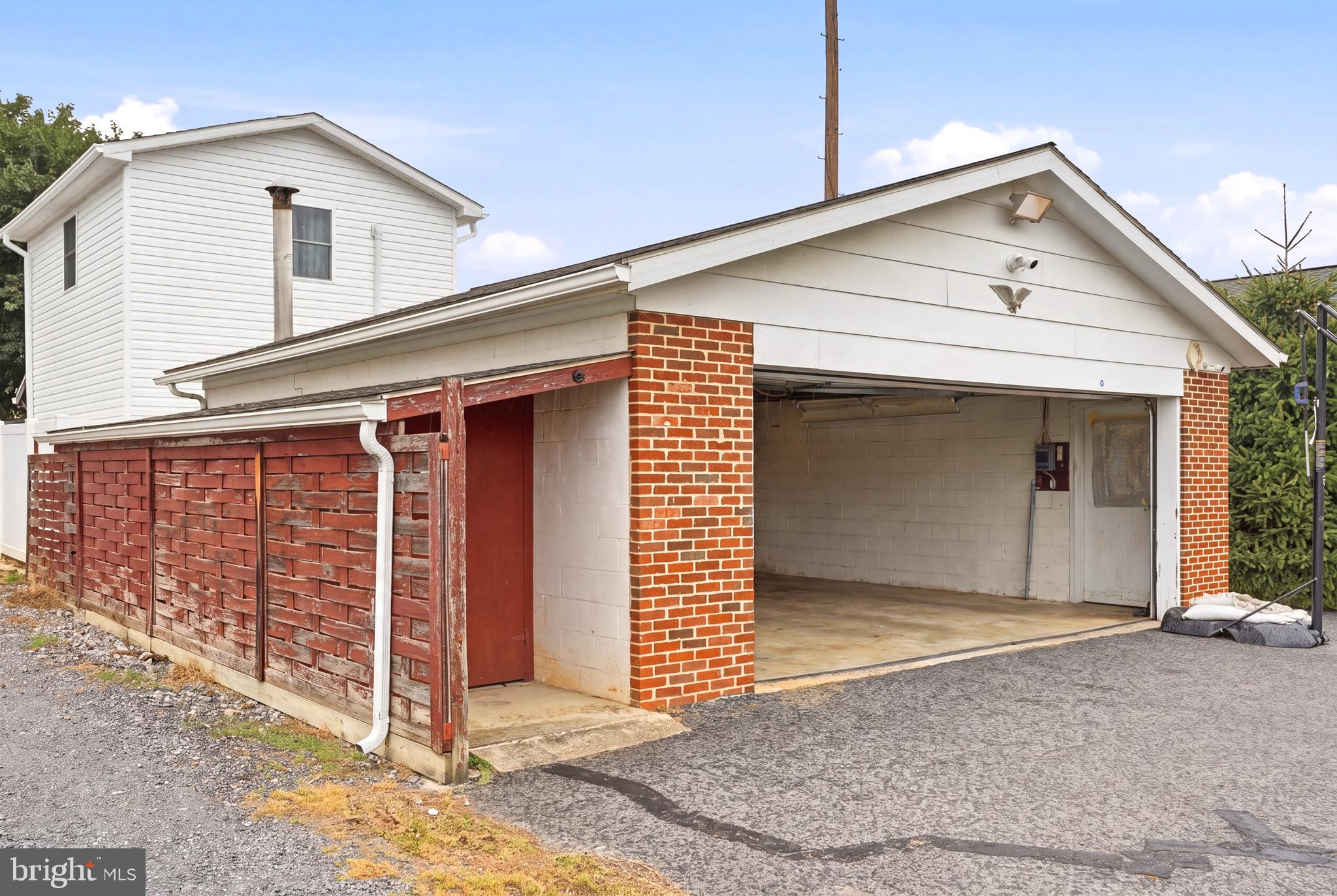 STRONGS ADDITION - Residential