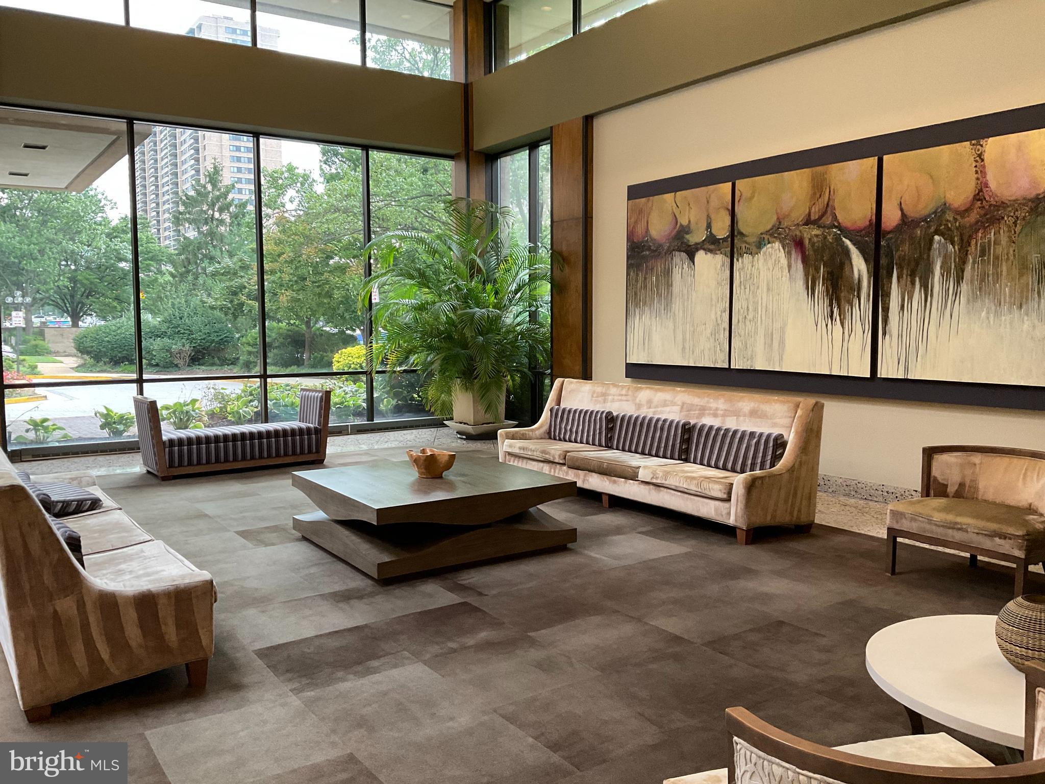 SKYLINE HOUSE - Residential