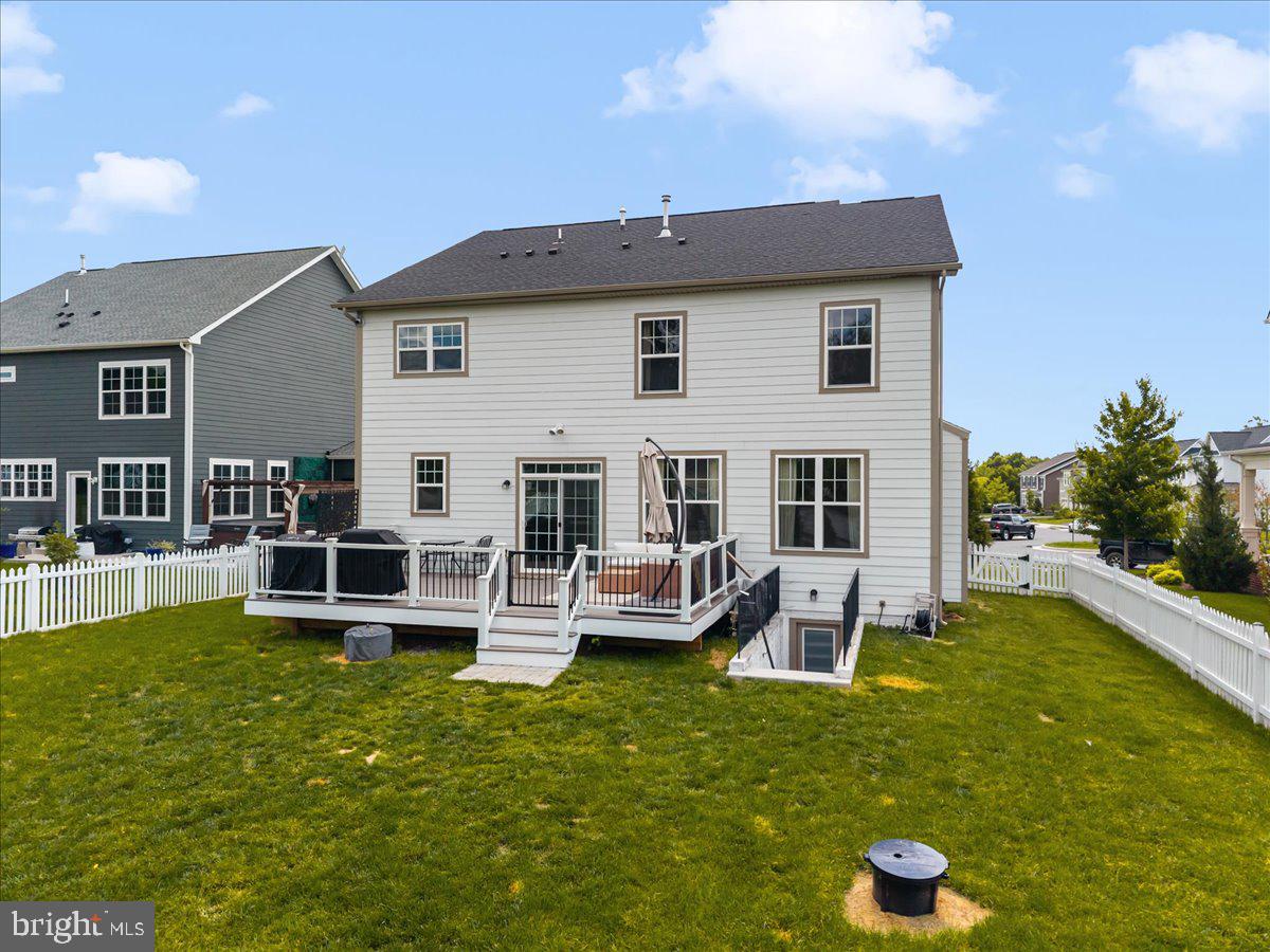 VILLAGE CASE - Residential