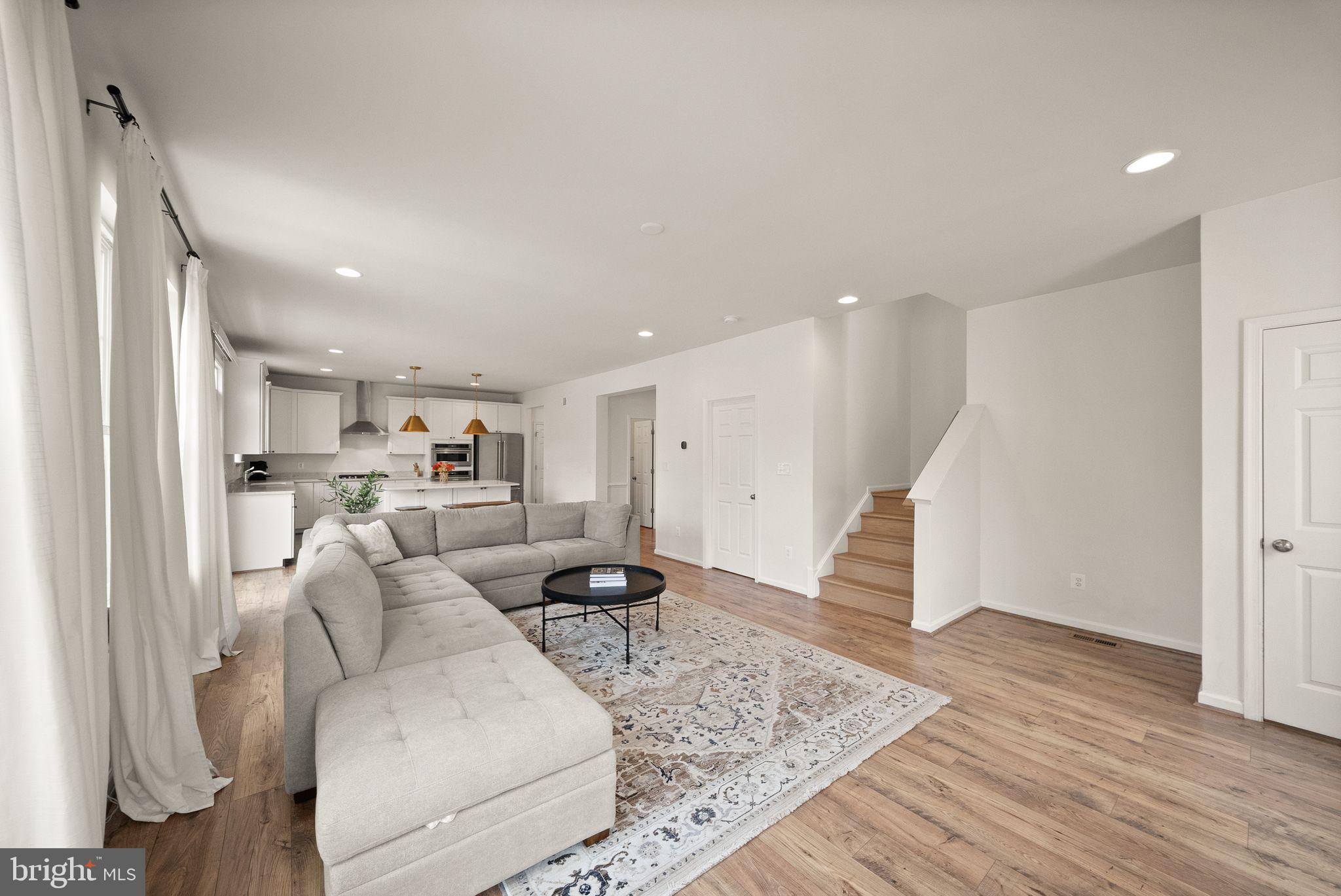 VILLAGE CASE - Residential
