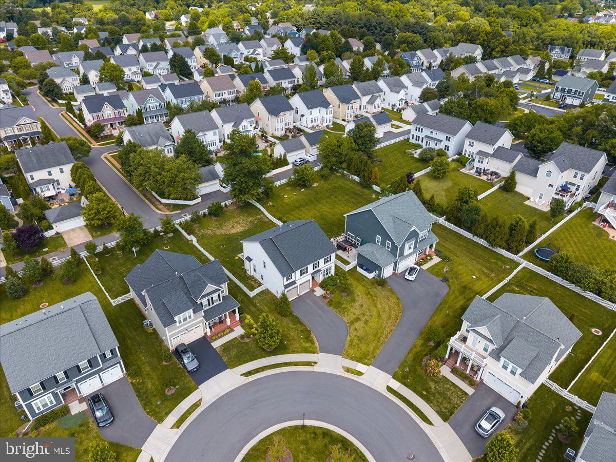 VILLAGE CASE - Residential