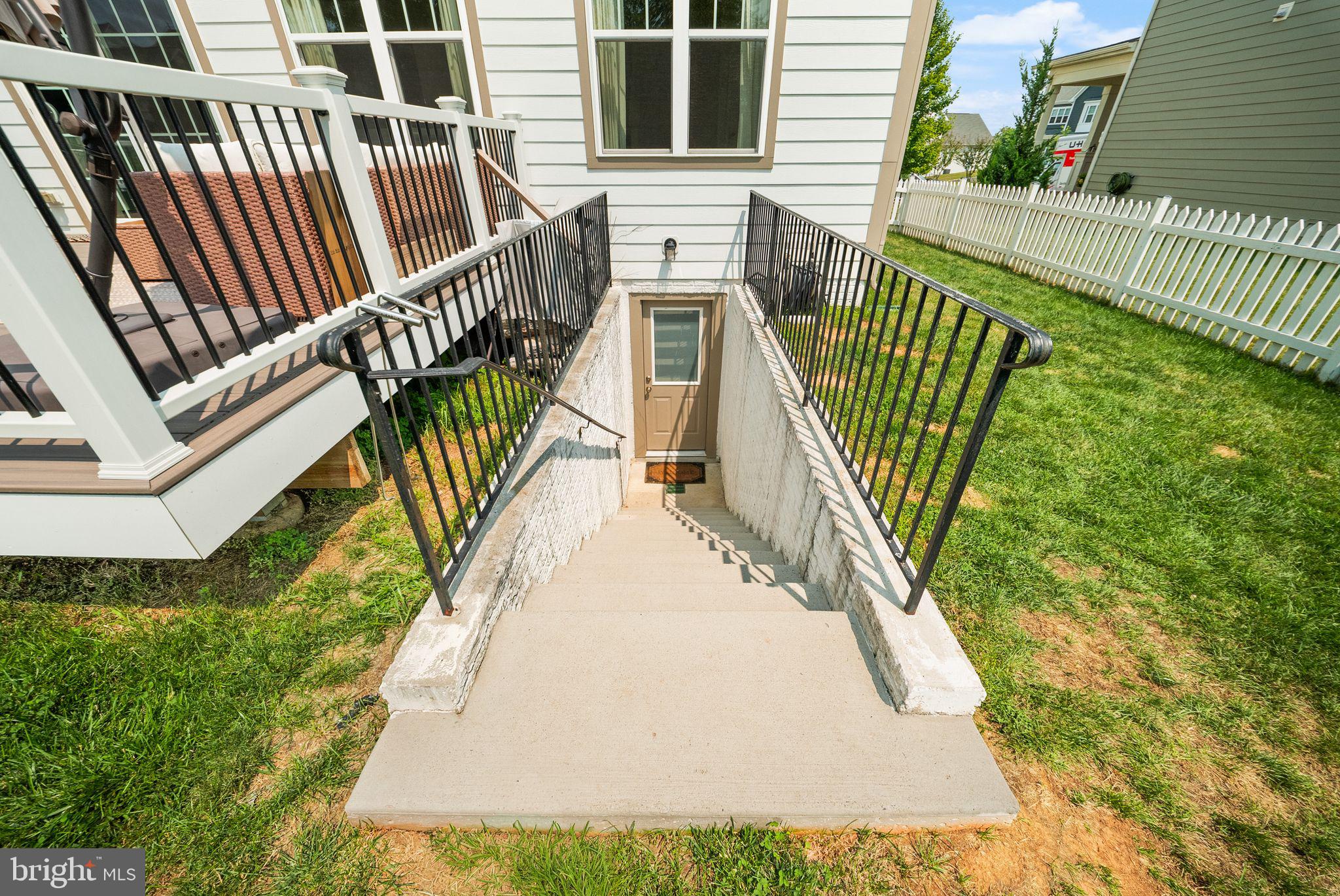 VILLAGE CASE - Residential