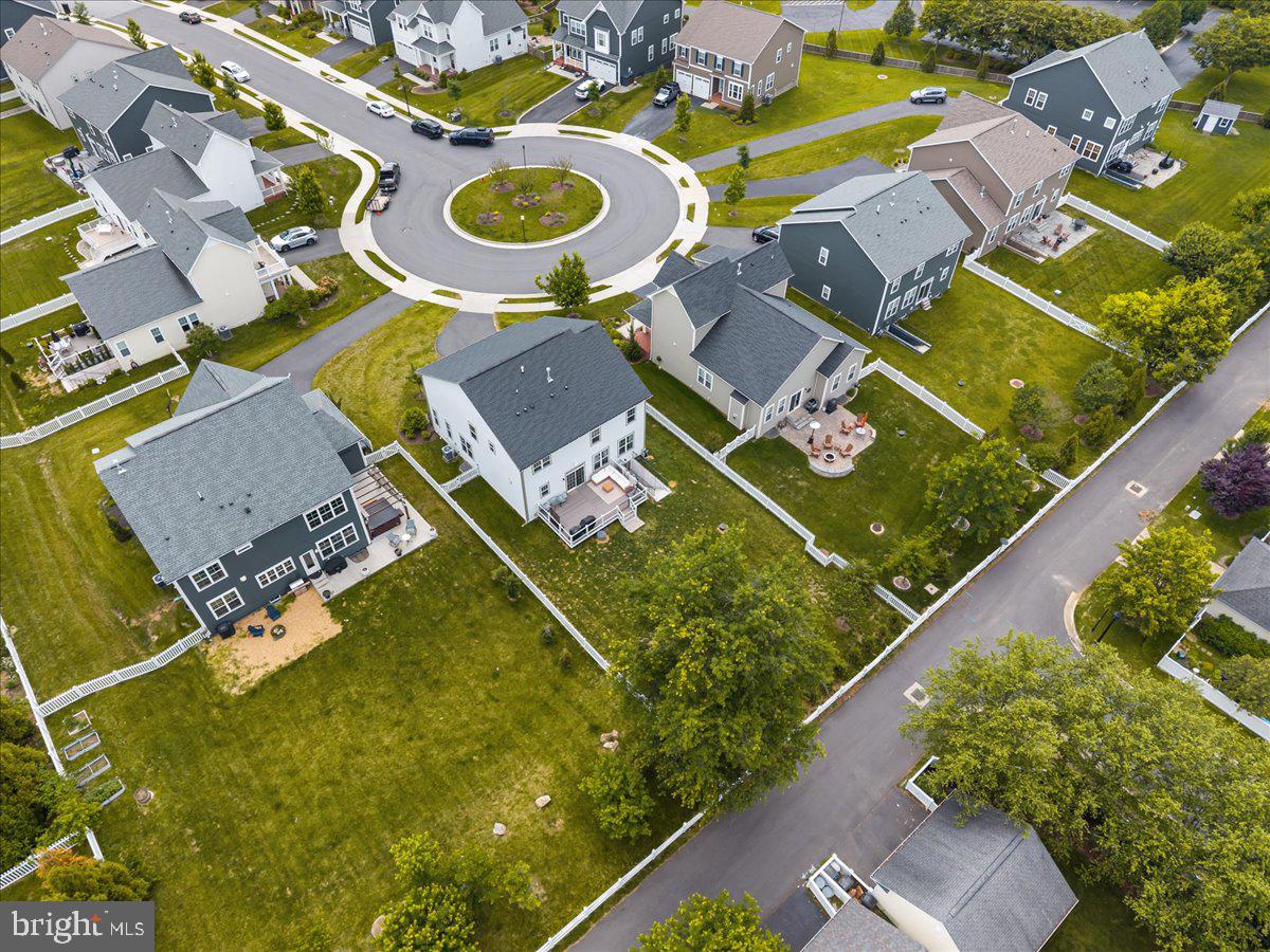 VILLAGE CASE - Residential