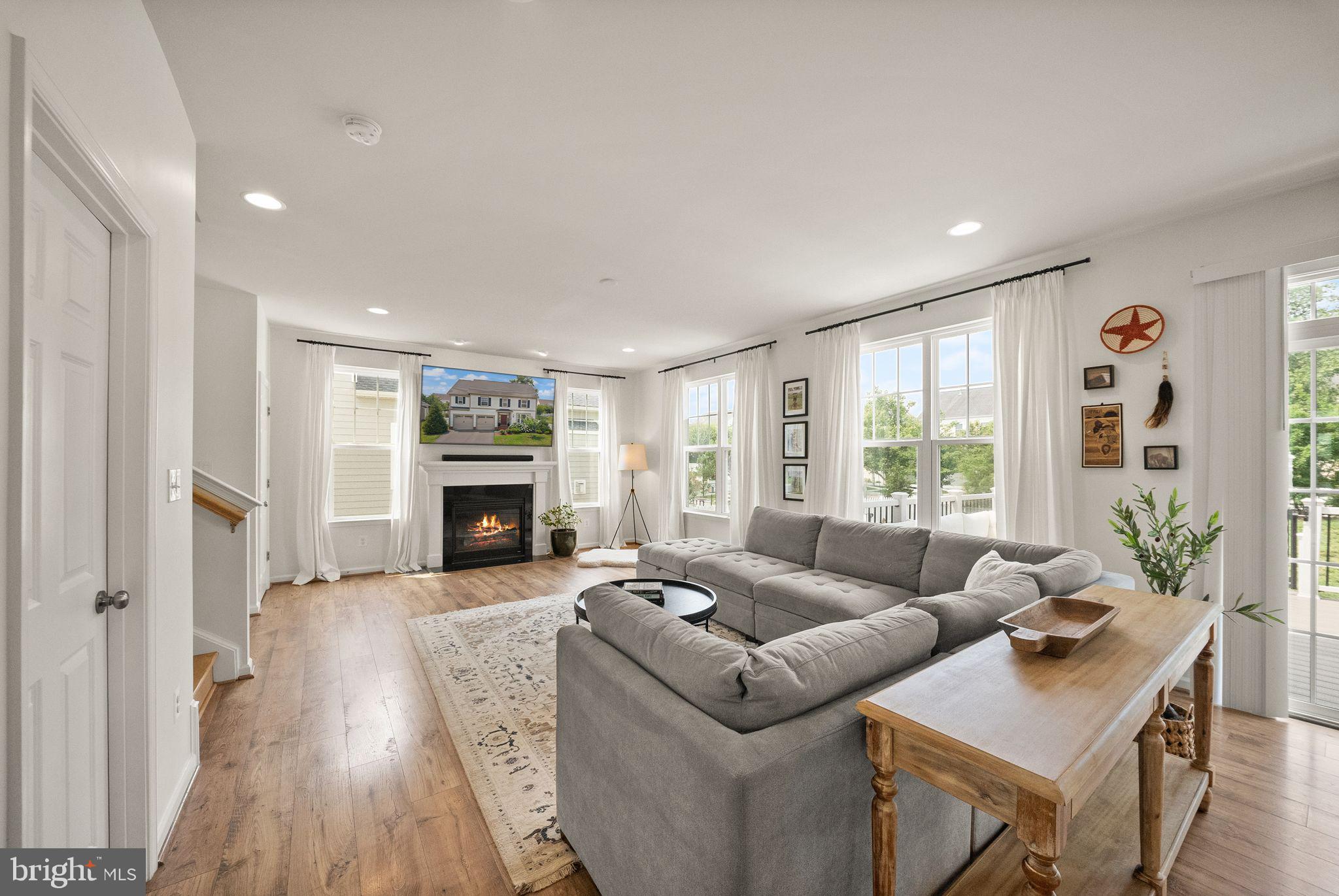 VILLAGE CASE - Residential