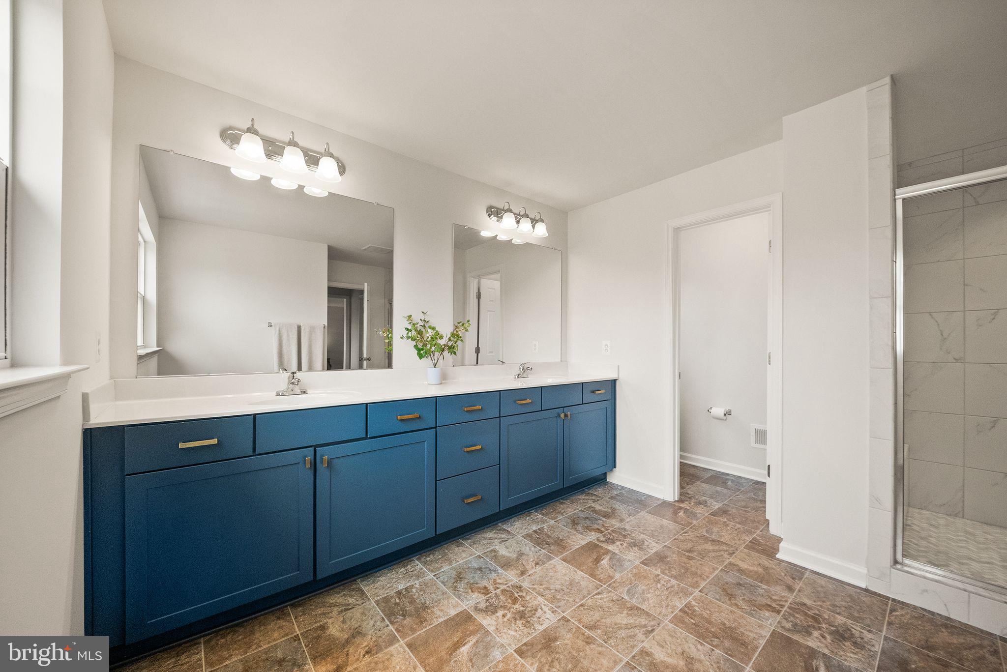 VILLAGE CASE - Residential