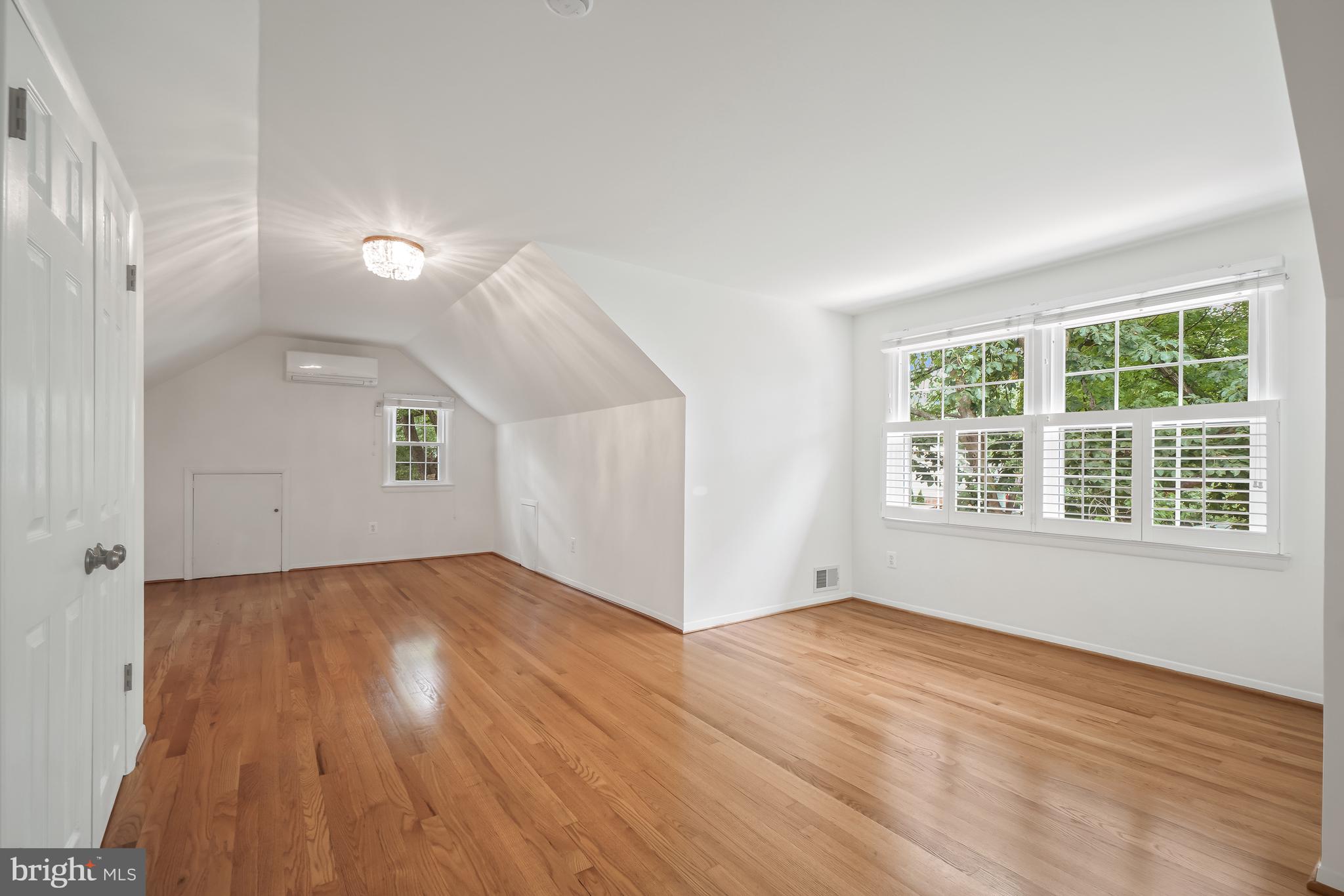 WAYNEWOOD - Residential