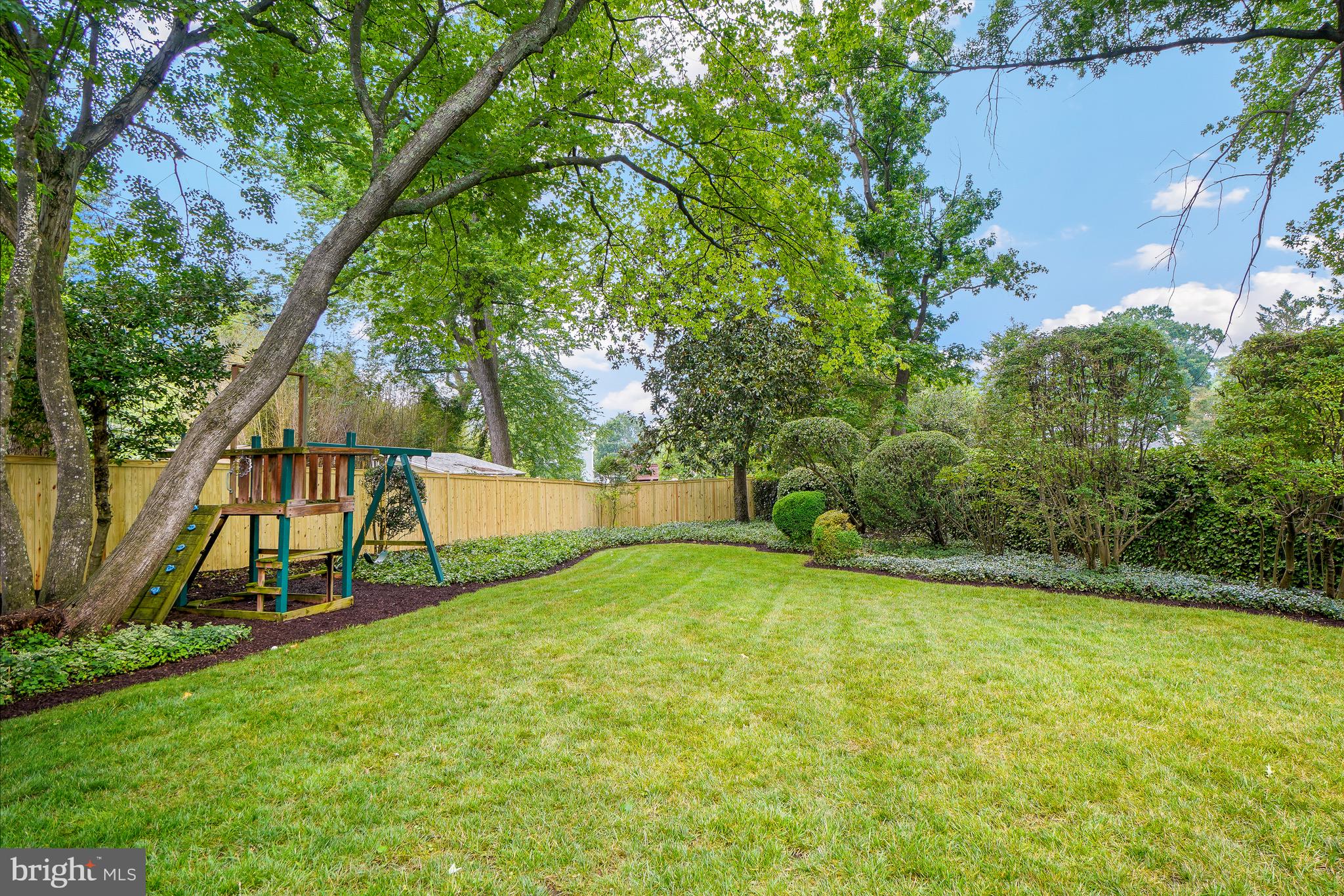 WAYNEWOOD - Residential