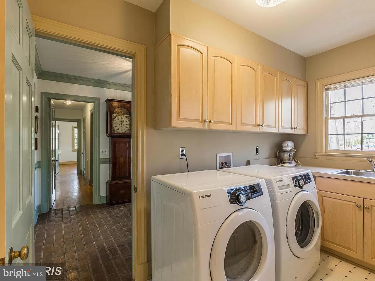 ARGYLE HEIGHTS - Residential Lease