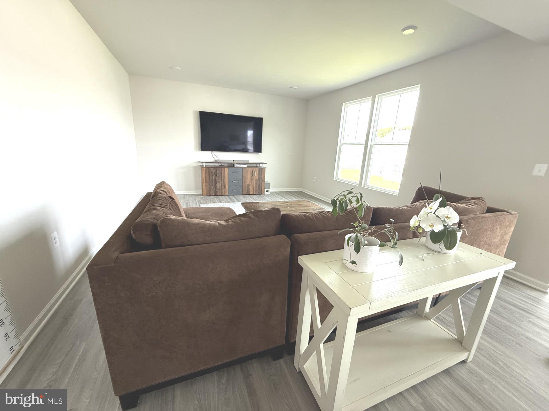 PRESIDENTS POINTE - Residential