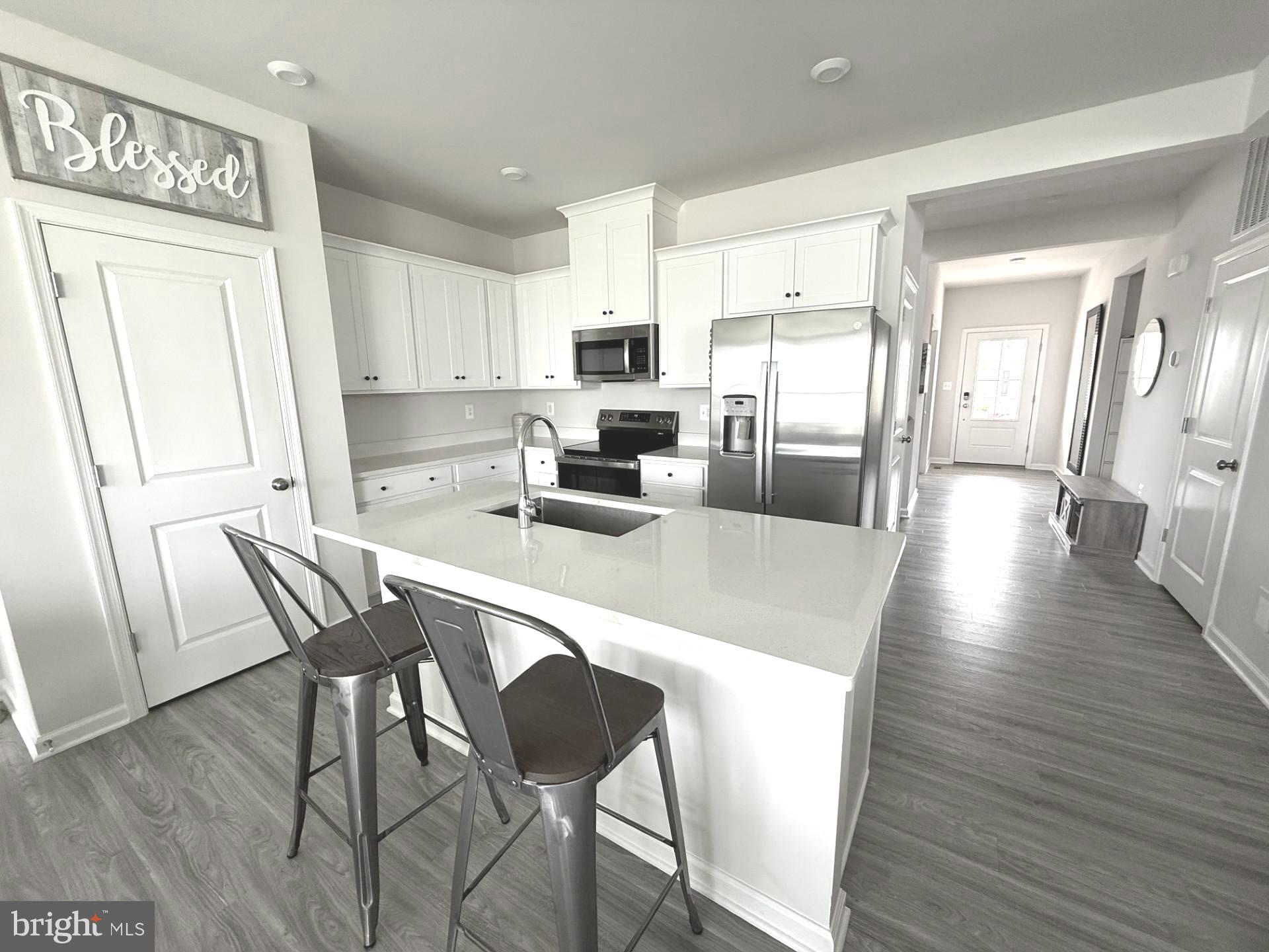 PRESIDENTS POINTE - Residential
