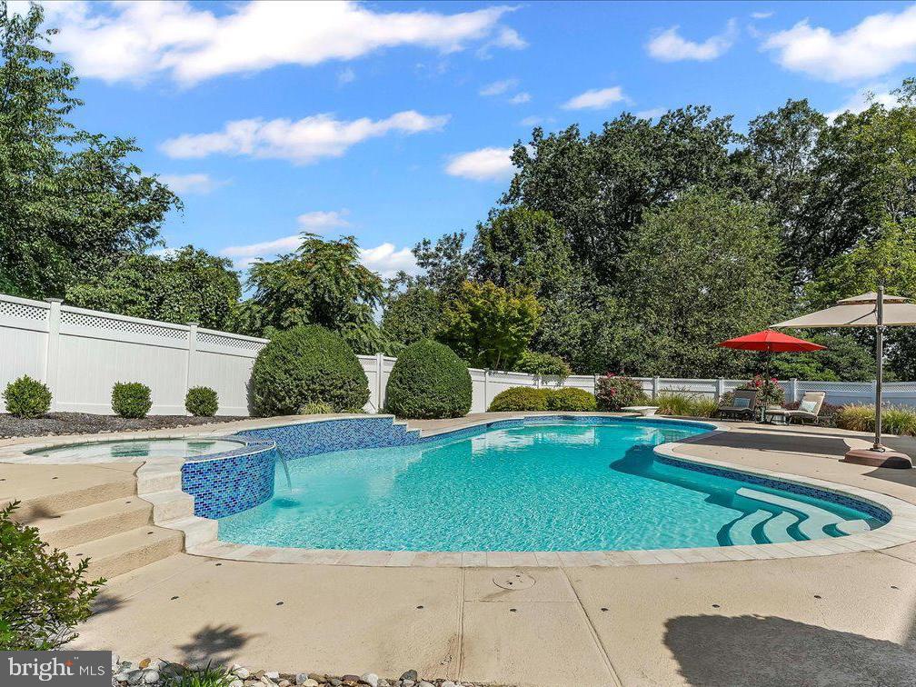 LUDWIGS CROSSING - Residential