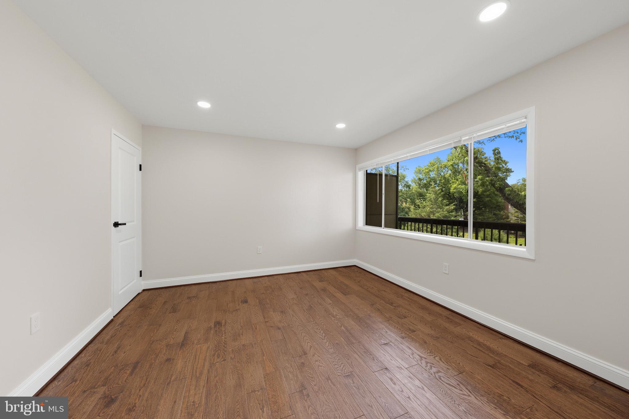 ACADEMY WOODS - Residential