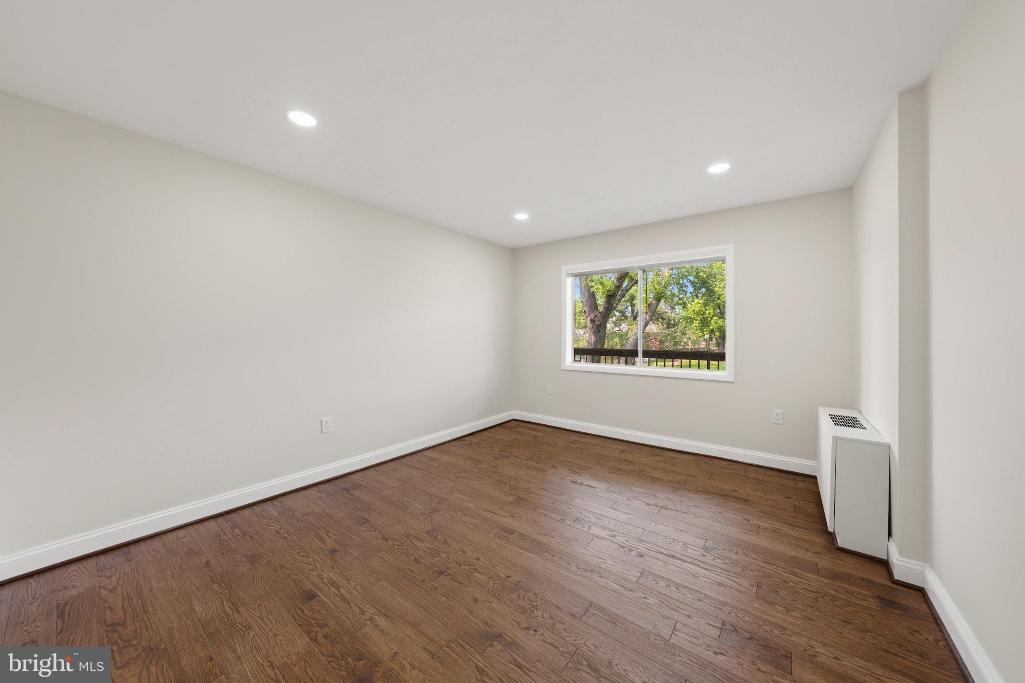 ACADEMY WOODS - Residential