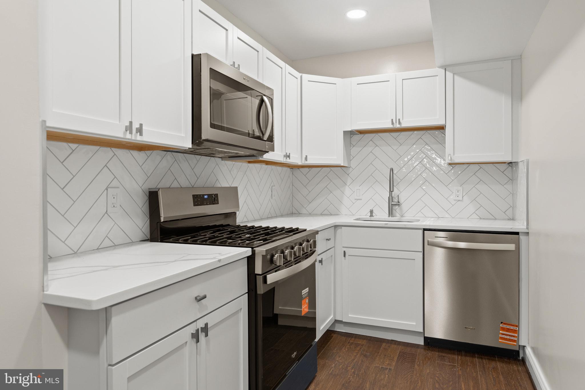 ACADEMY WOODS - Residential