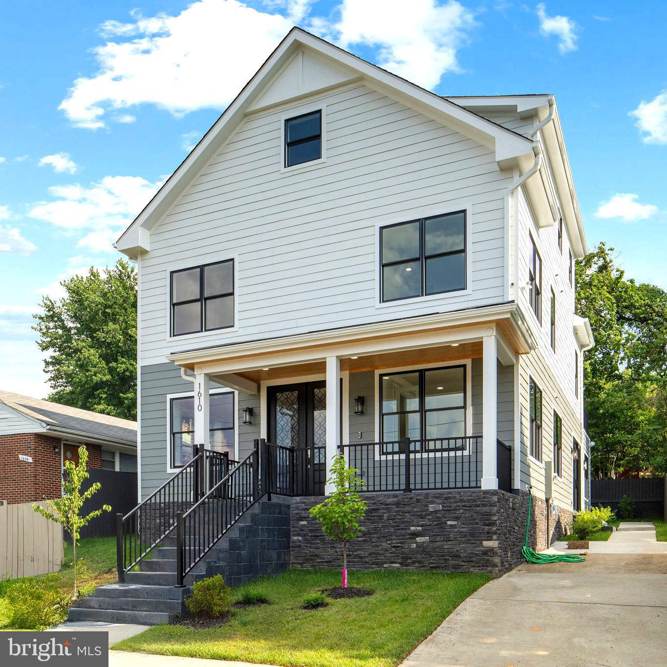 ARLINGTON VIEW - Residential
