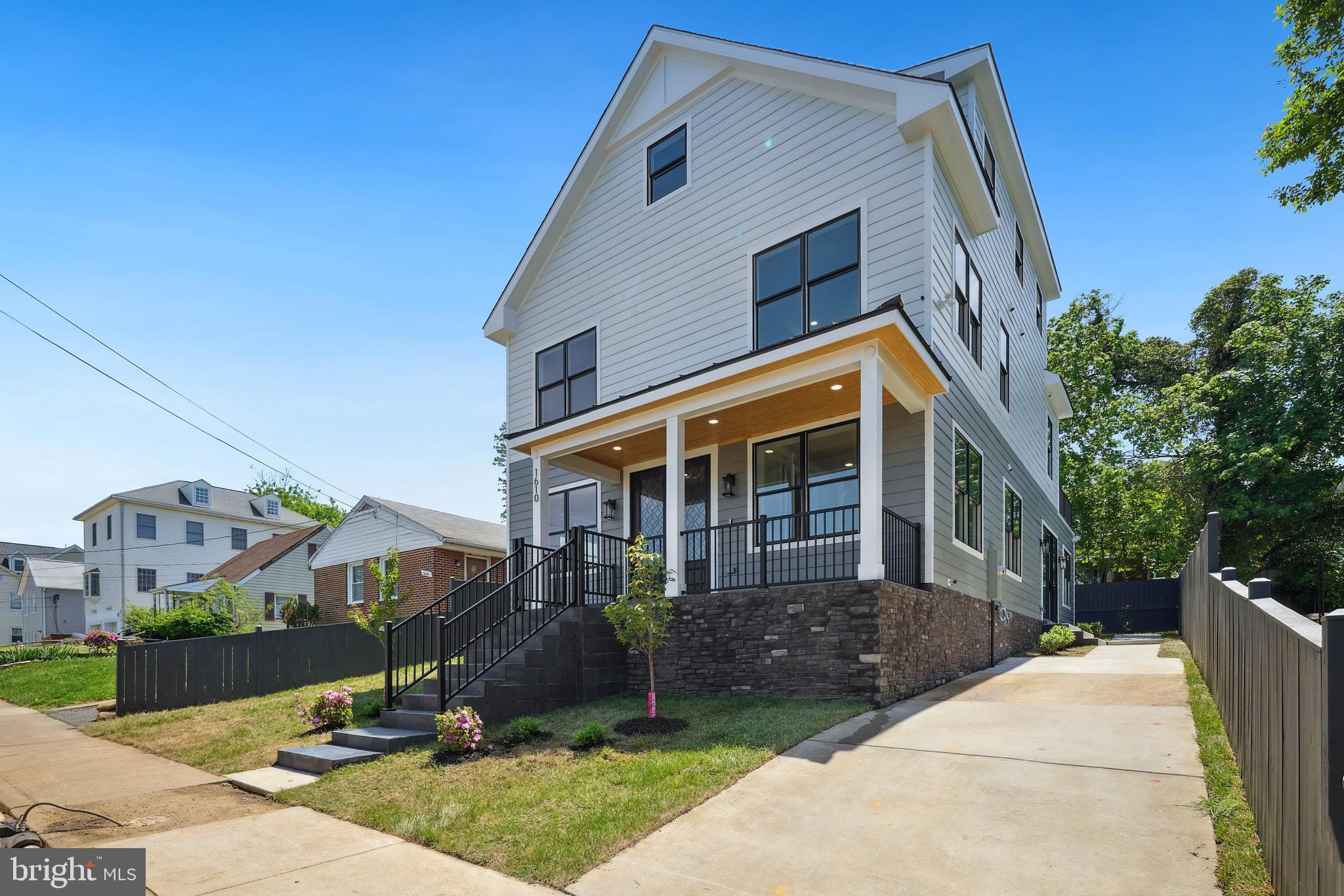 ARLINGTON VIEW - Residential