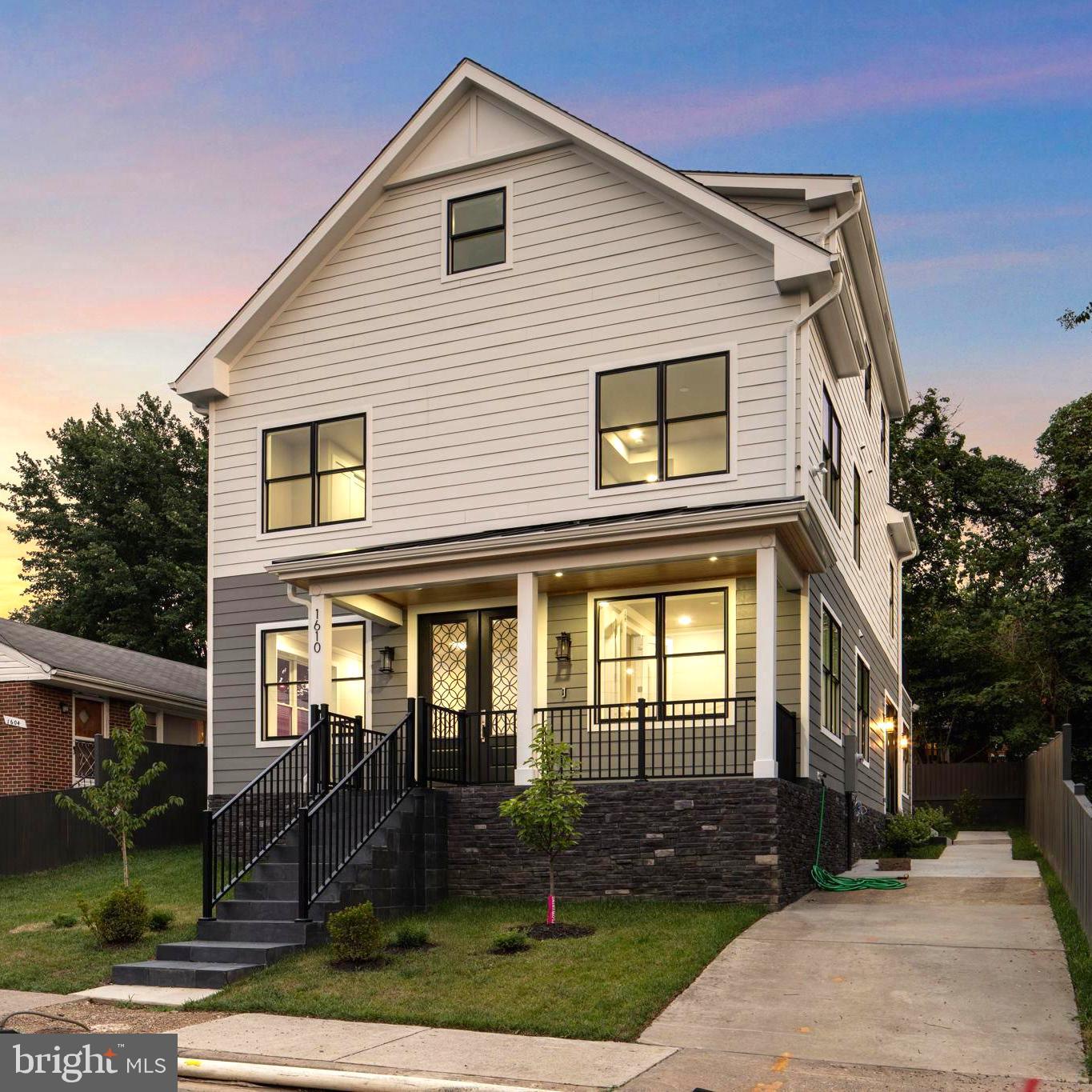ARLINGTON VIEW - Residential