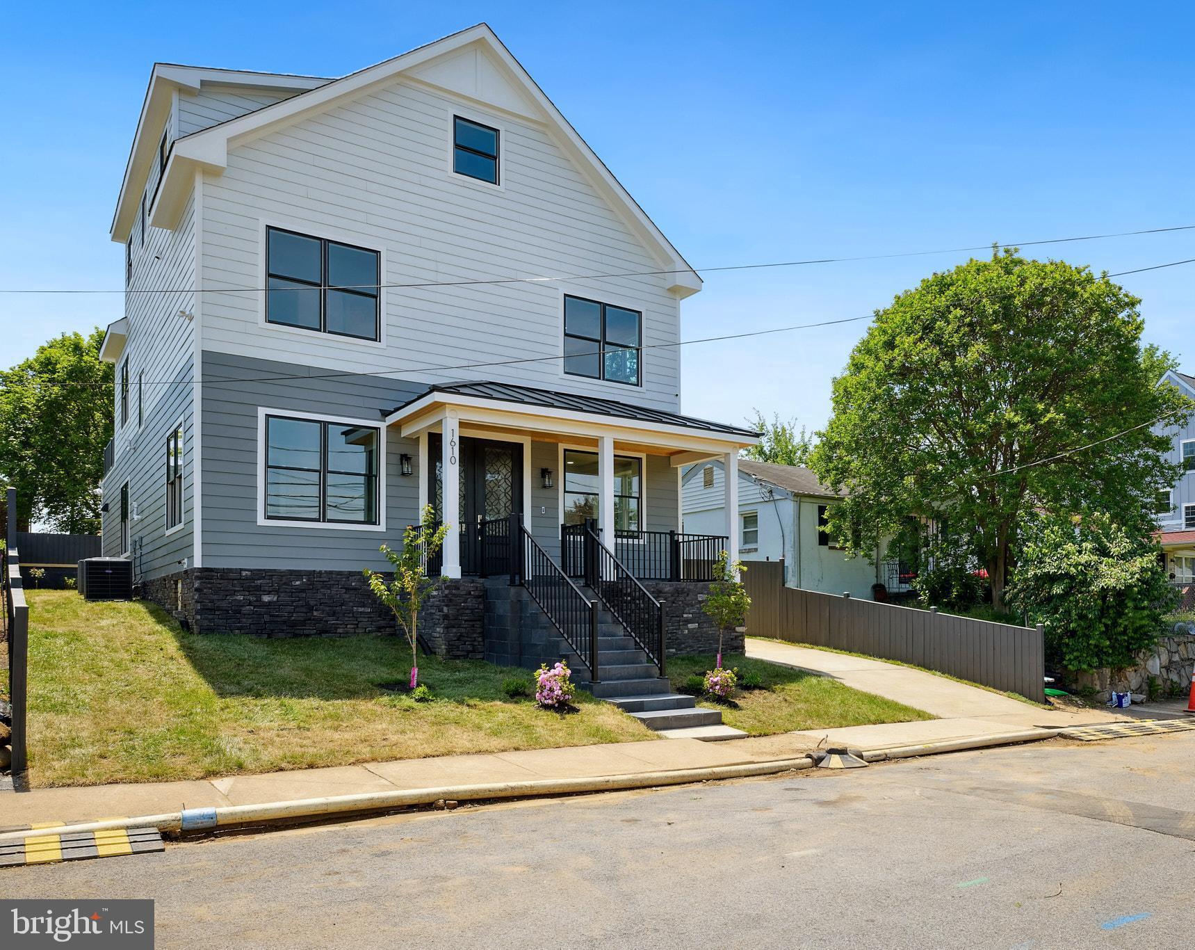 ARLINGTON VIEW - Residential