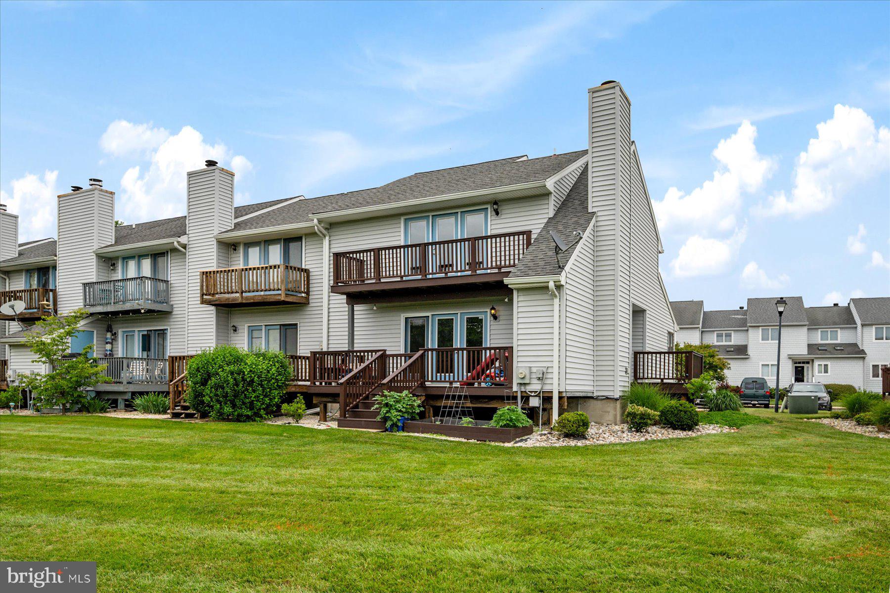 THOMPSON CREEK CONDOS - Residential