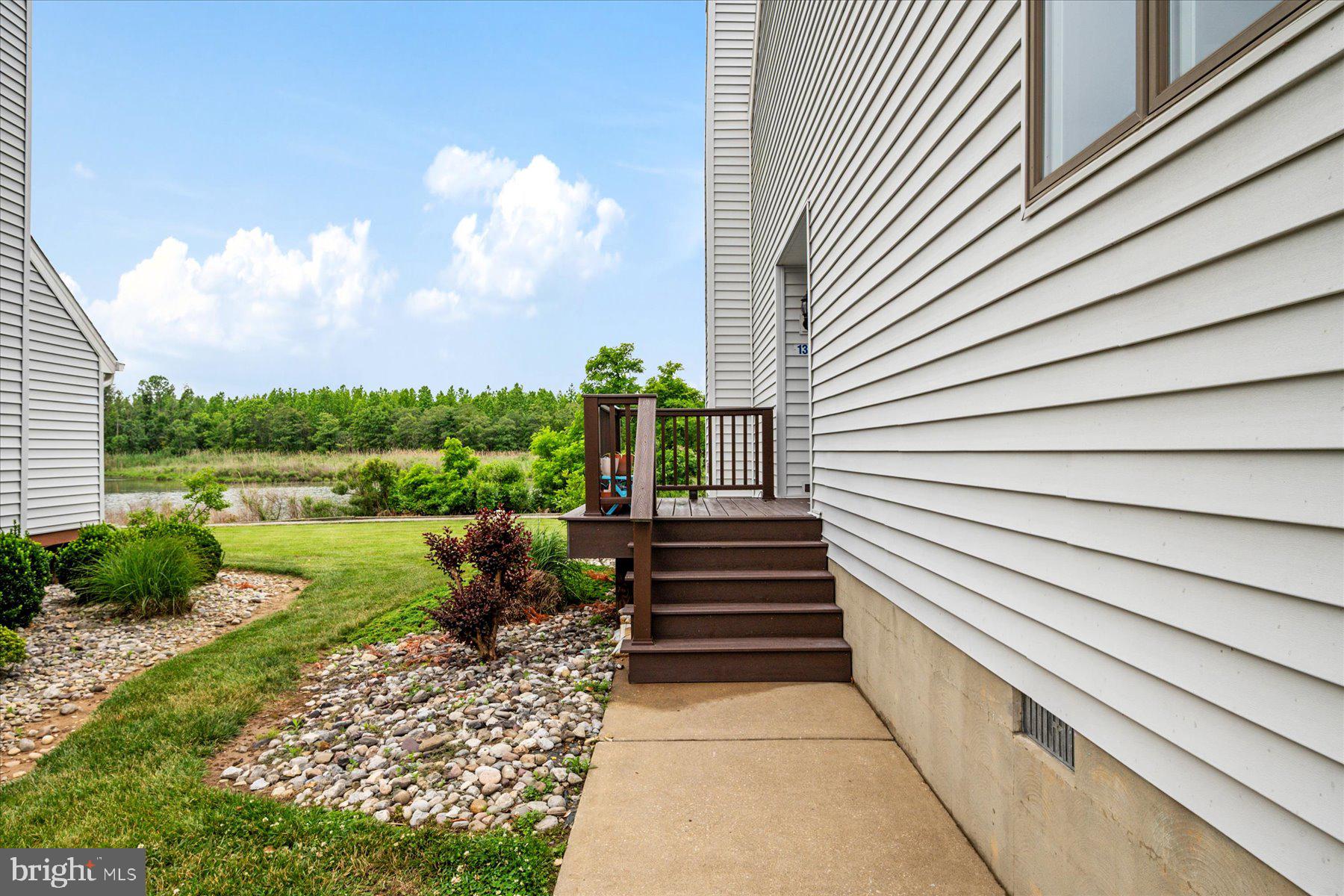 THOMPSON CREEK CONDOS - Residential
