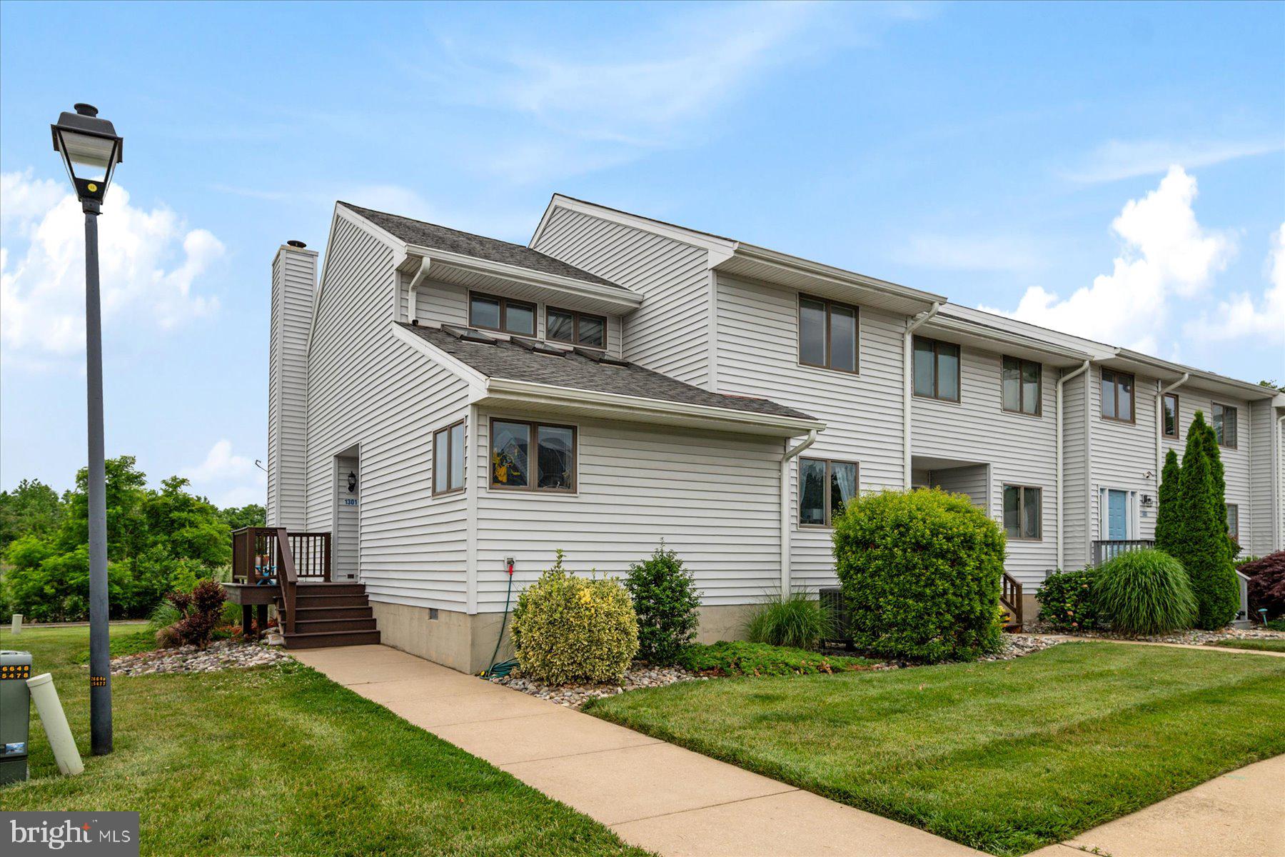 THOMPSON CREEK CONDOS - Residential