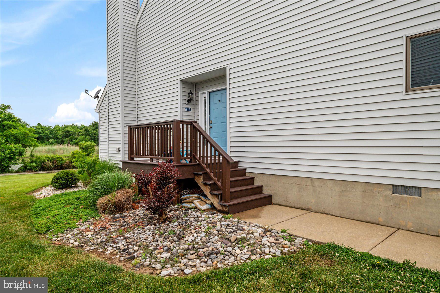 THOMPSON CREEK CONDOS - Residential